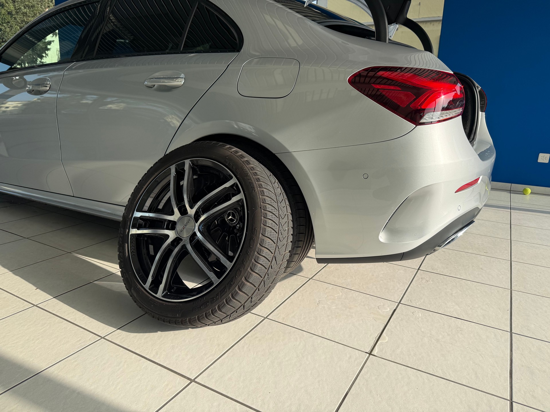 MERCEDES-BENZ A 250 AMG Line 7G-DCT-image-14