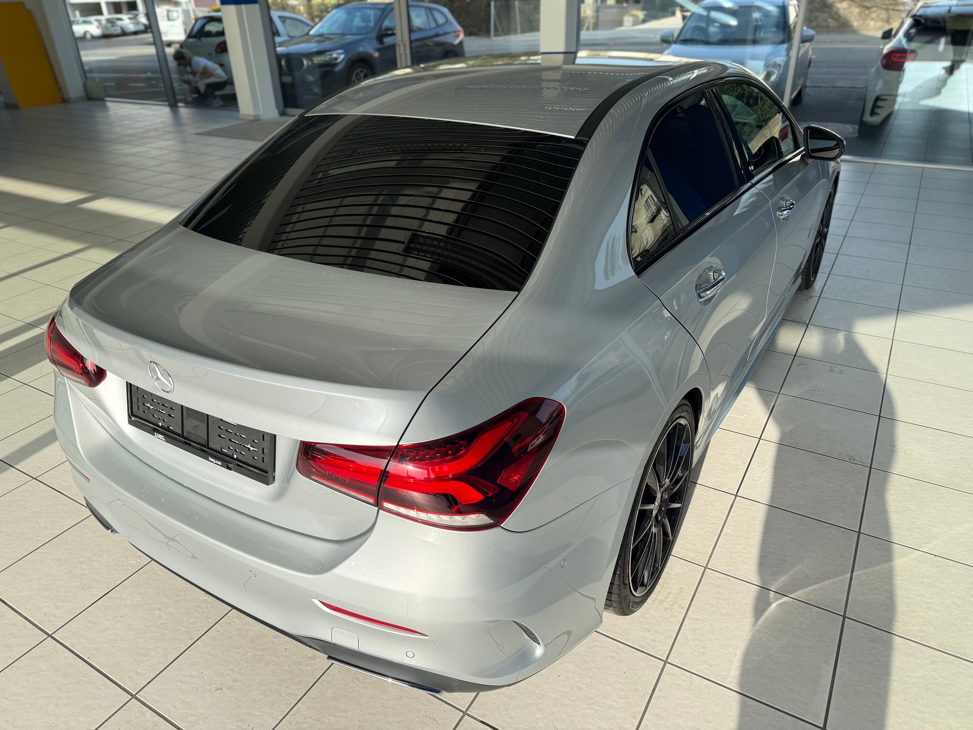 MERCEDES-BENZ A 250 AMG Line 7G-DCT-image-4