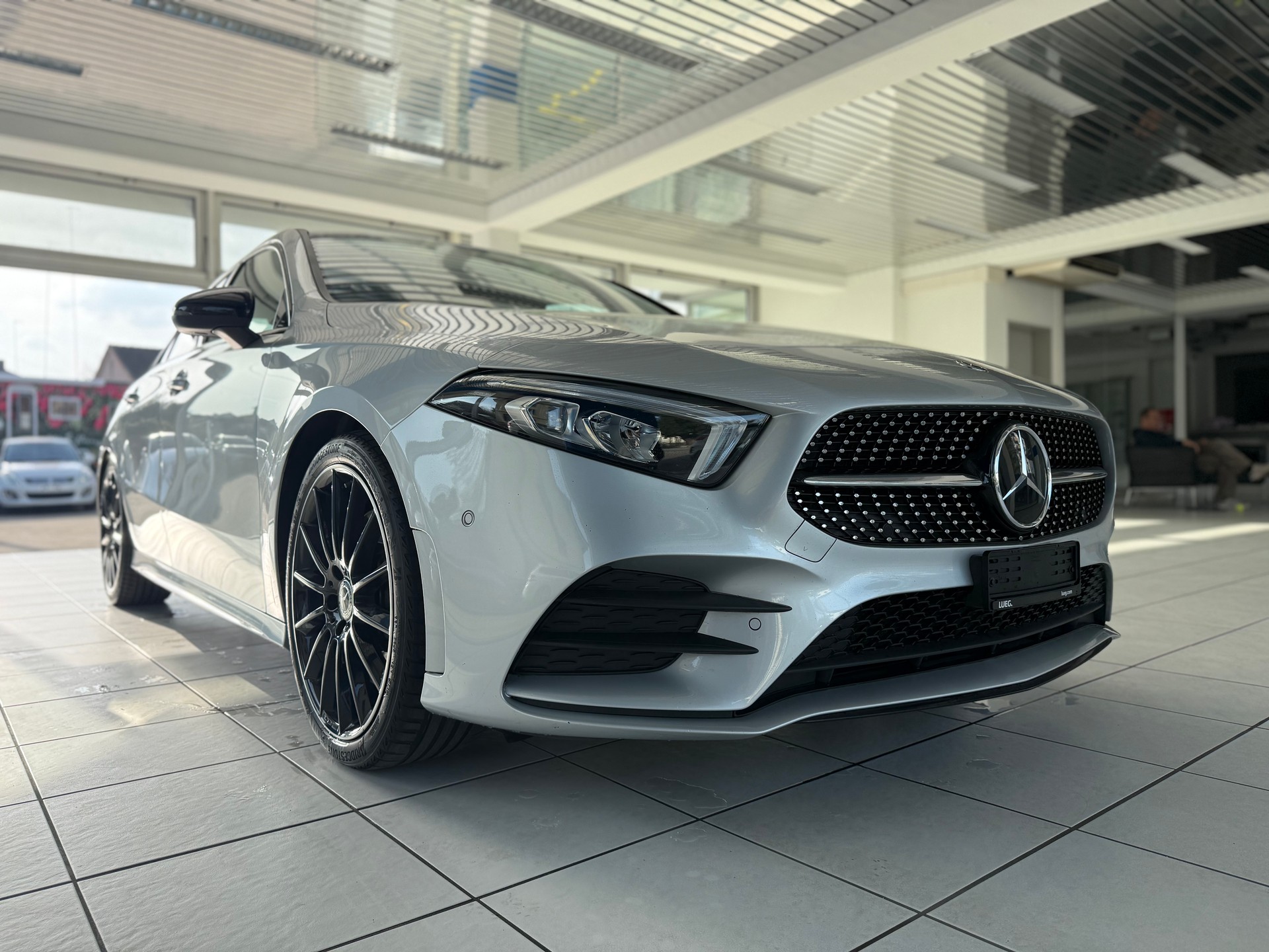 MERCEDES-BENZ A 250 AMG Line 7G-DCT-showroom-element-3