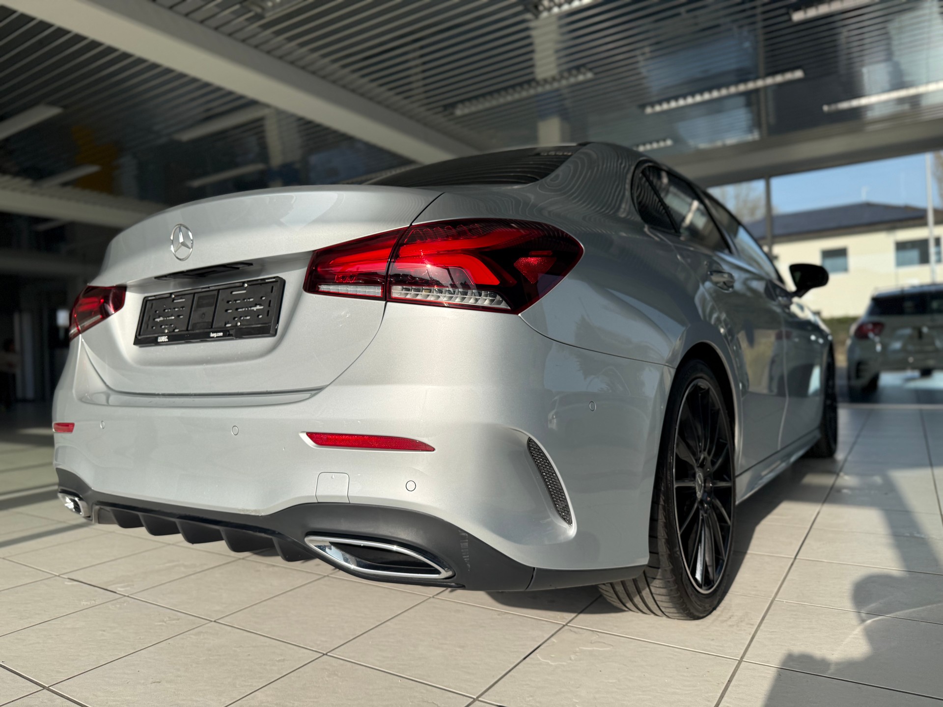 MERCEDES-BENZ A 250 AMG Line 7G-DCT-image-5