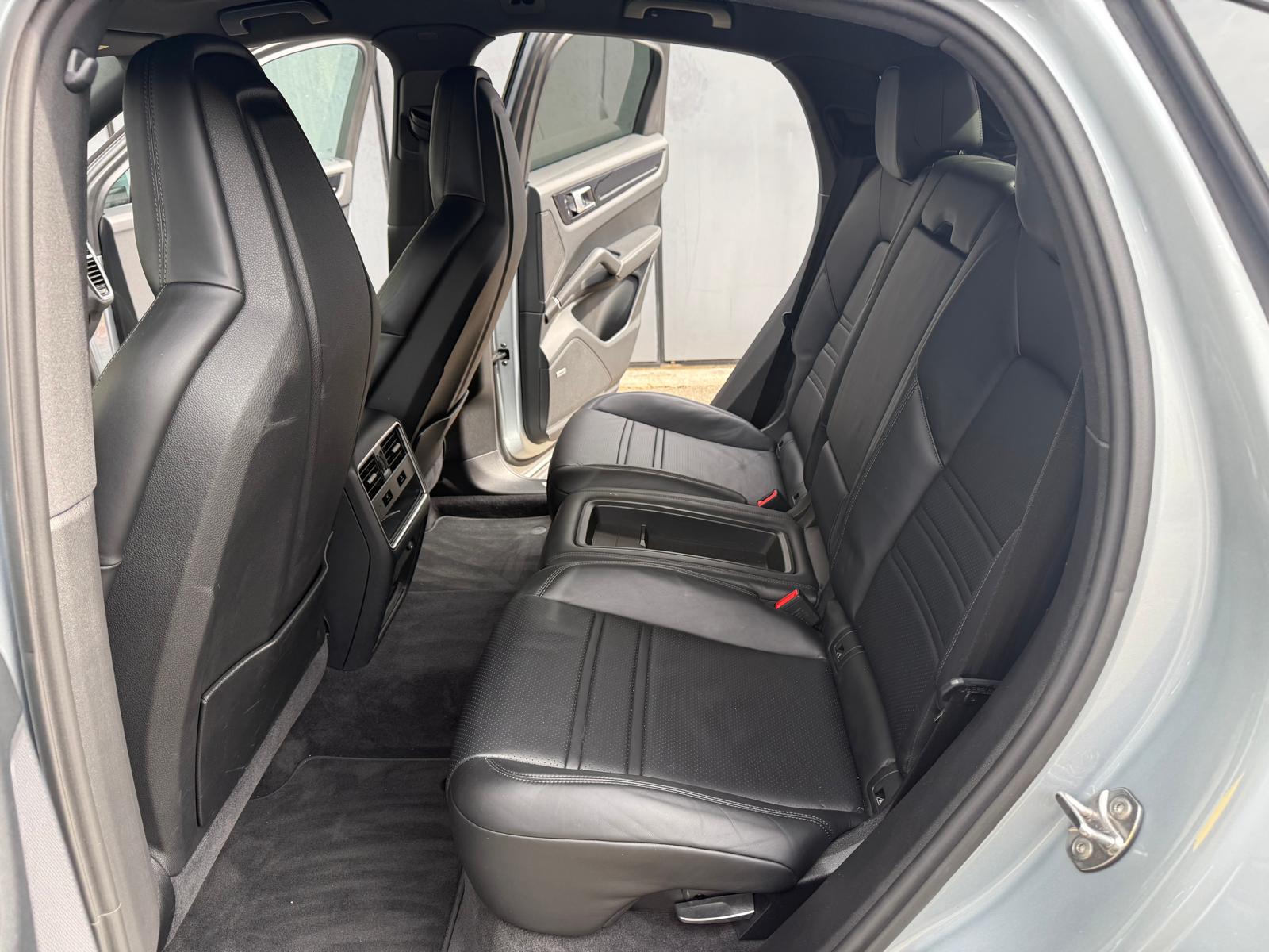 PORSCHE Cayenne Coupé-image-11