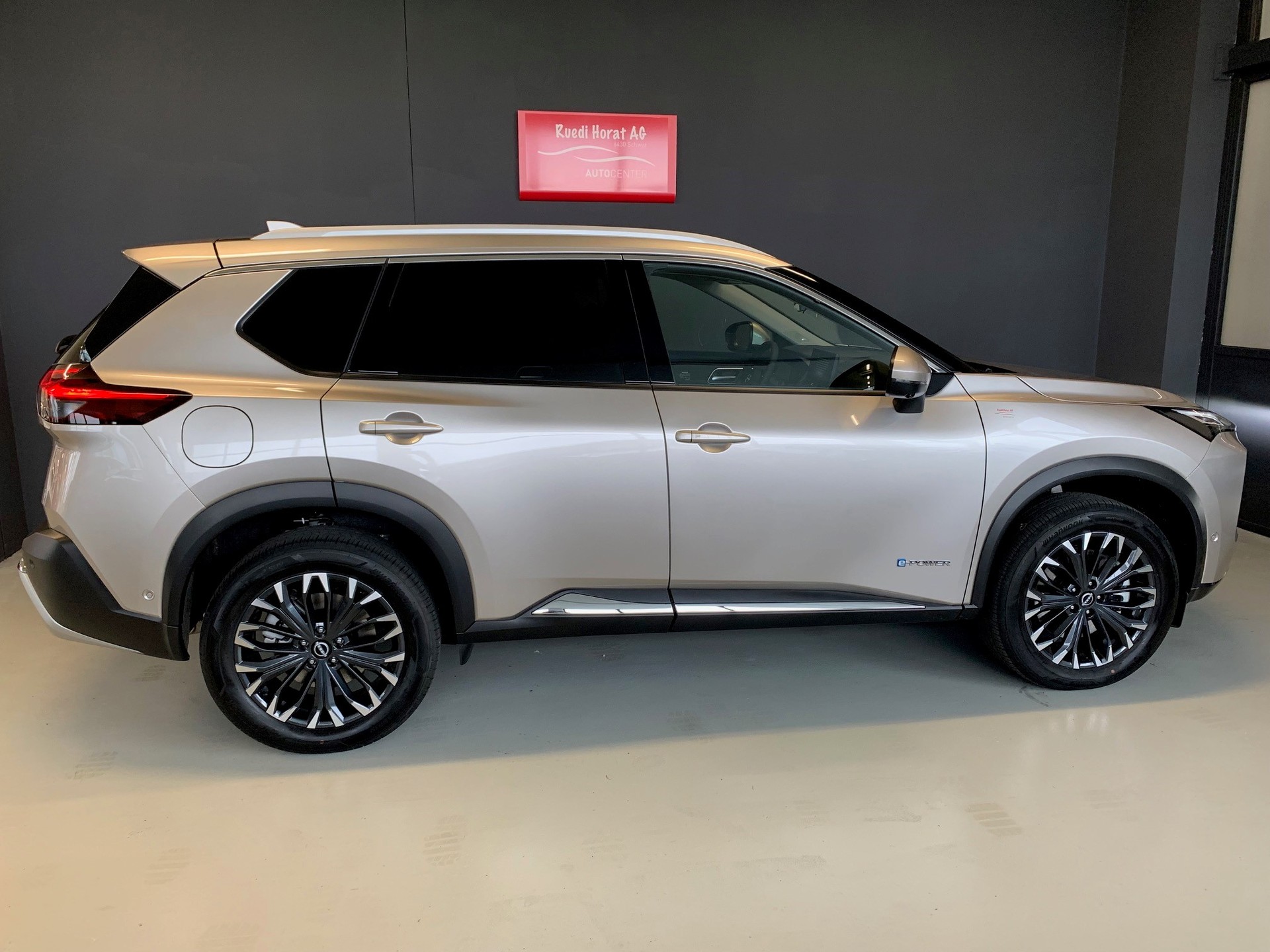 NISSAN X-Trail 1.5 VC-T Tekna+ e-4orce 7P-image-4