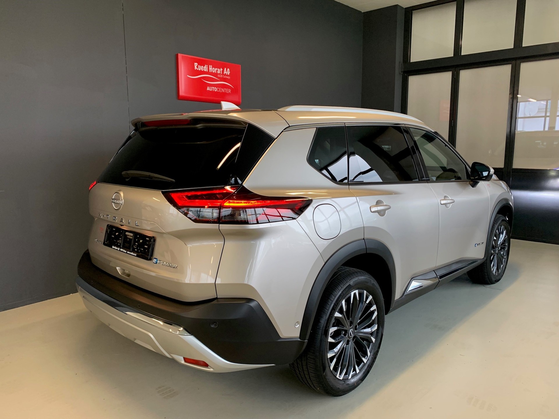 NISSAN X-Trail 1.5 VC-T Tekna+ e-4orce 7P-image-3