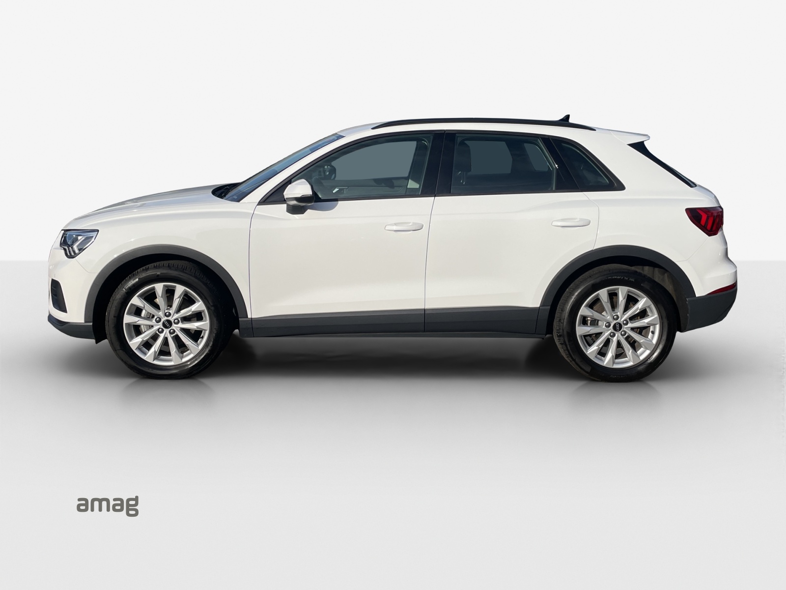 AUDI Q3 35 TFSI Attraction S-tronic-image-1