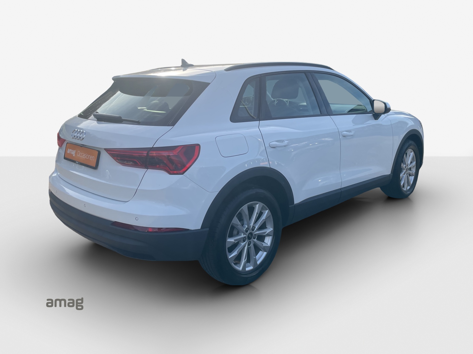 AUDI Q3 35 TFSI Attraction S-tronic-image-4