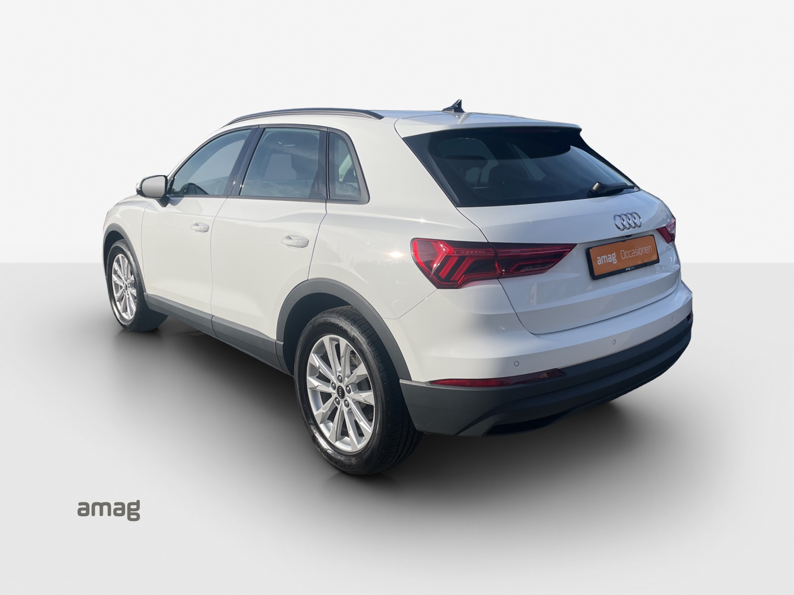 AUDI Q3 35 TFSI Attraction S-tronic-image-2