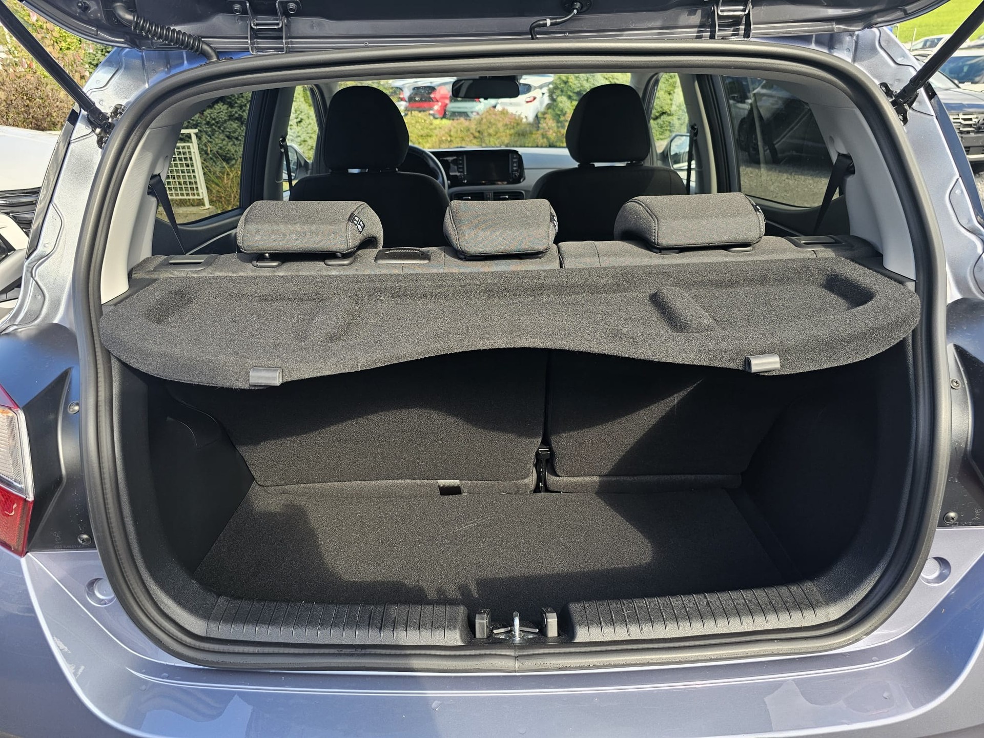 HYUNDAI i10 1.2 Amplia Aut.-image-11