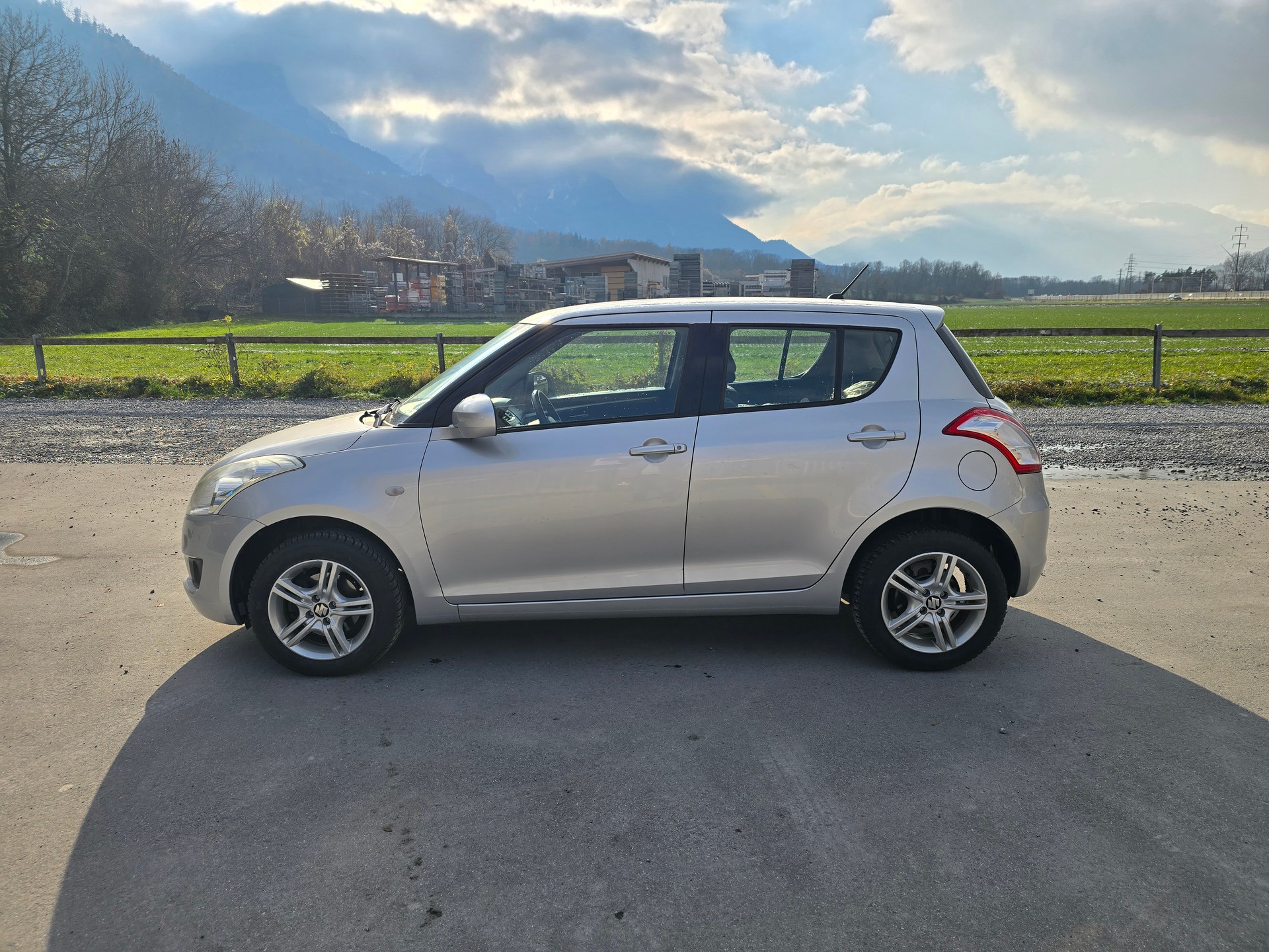 SUZUKI Swift 1.2i 16V Unico 4x4-image-2