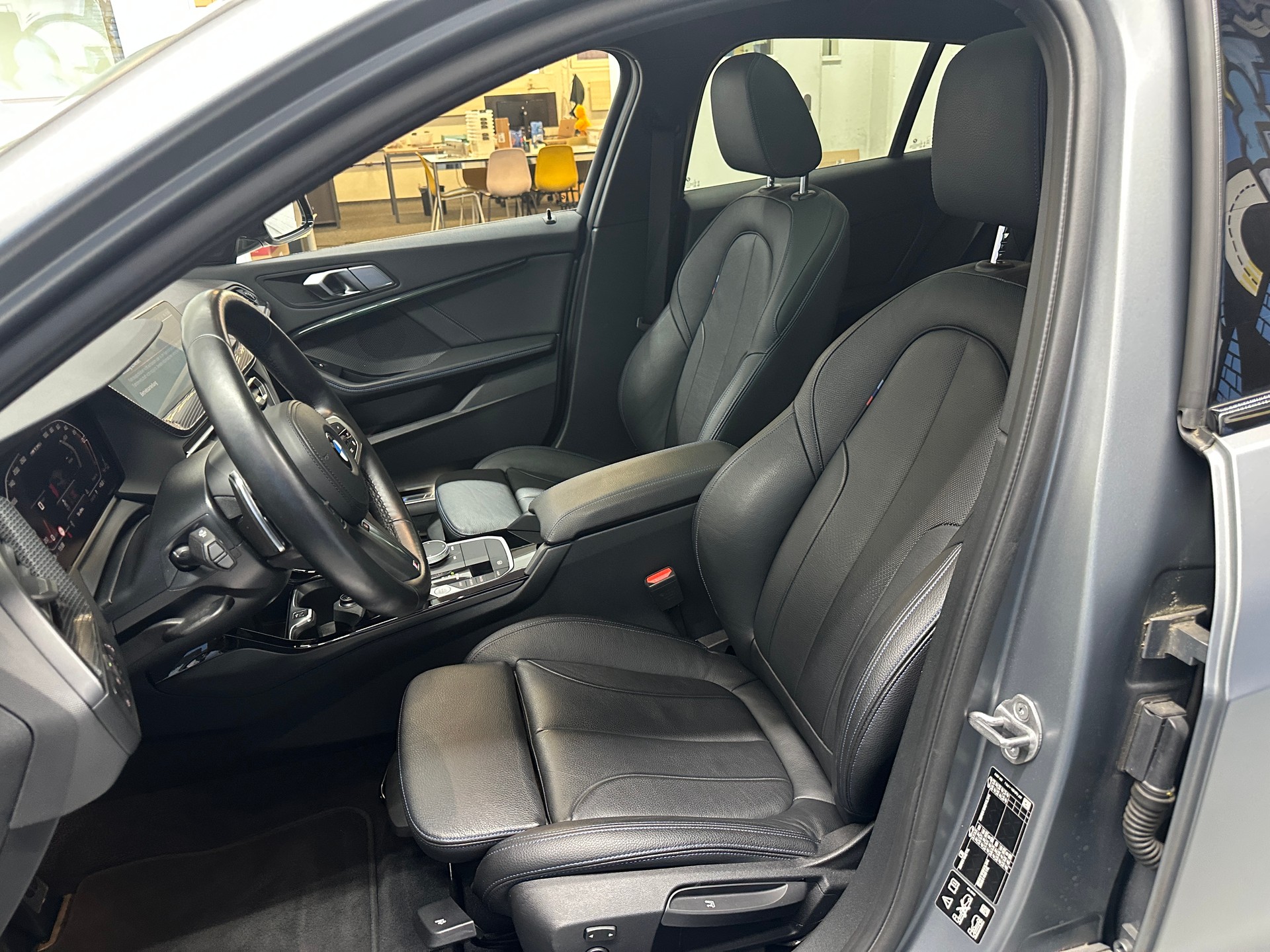 BMW M135i xDrive Steptronic-image-7