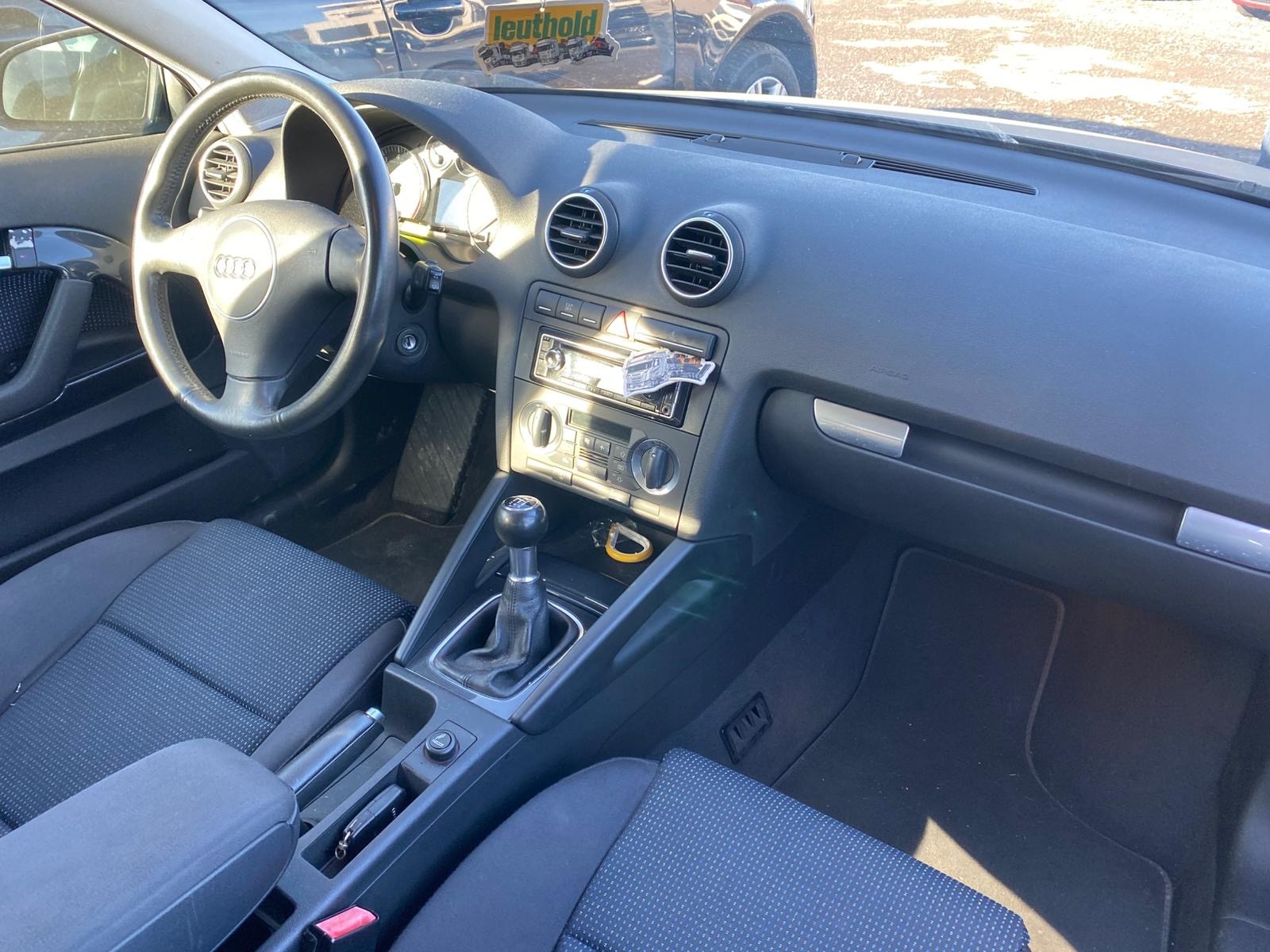 AUDI A3 2.0 FSI Attraction-image-8