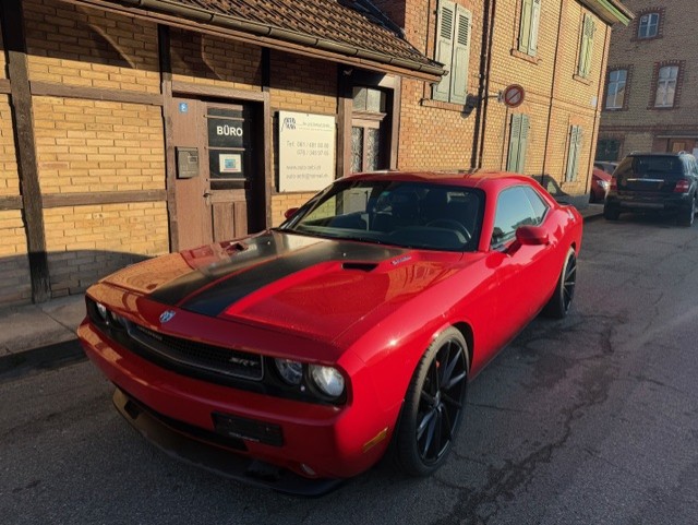 DODGE Challenger SRT 8-image-0