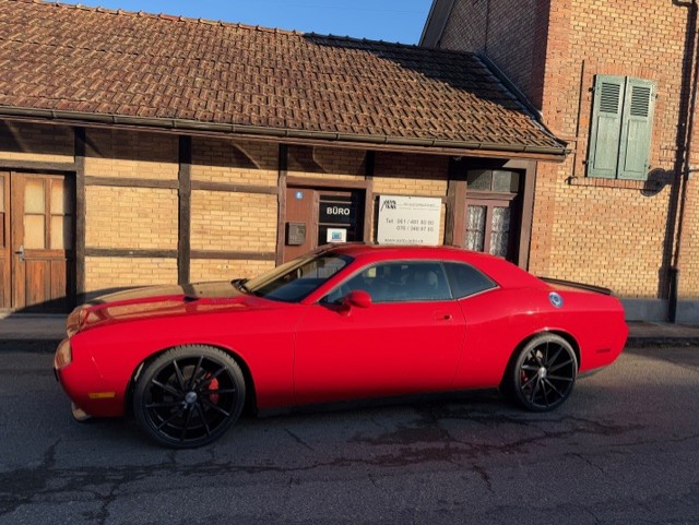 DODGE Challenger SRT 8-image-2
