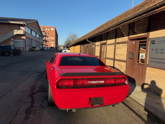 DODGE Challenger SRT 8-image-4