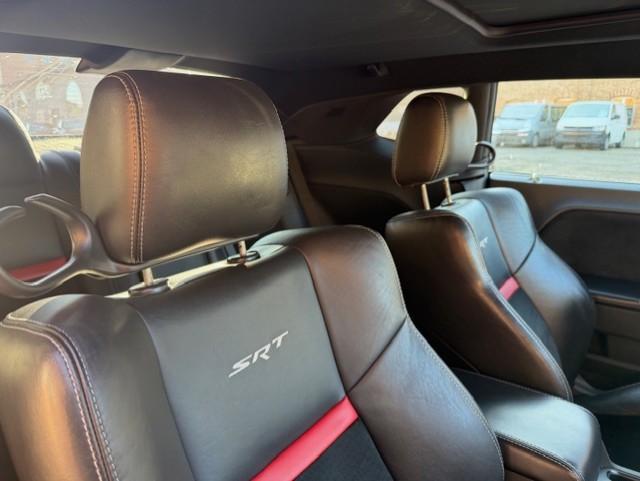 DODGE Challenger SRT 8-image-10