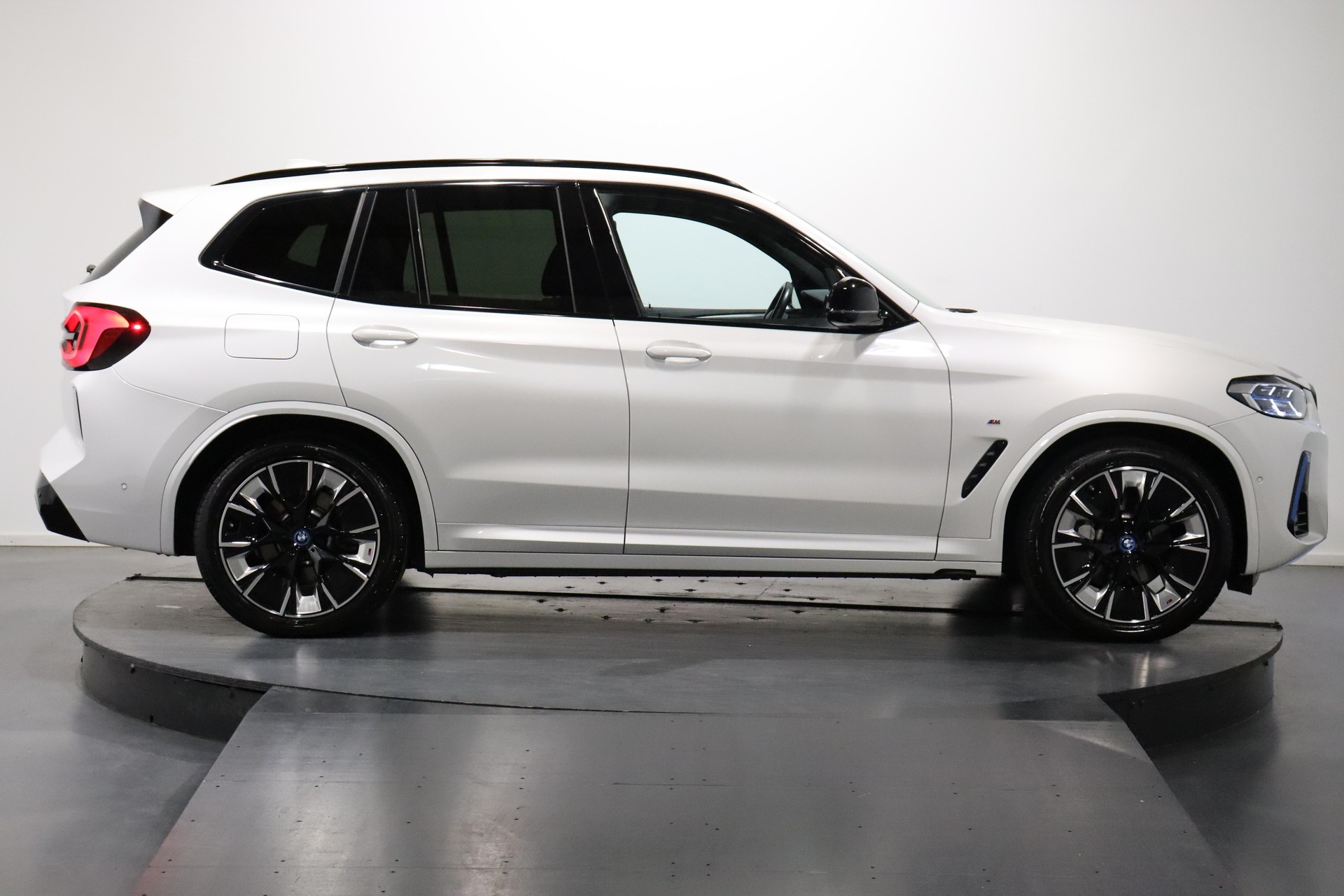 BMW iX3 E-Motor-image-7
