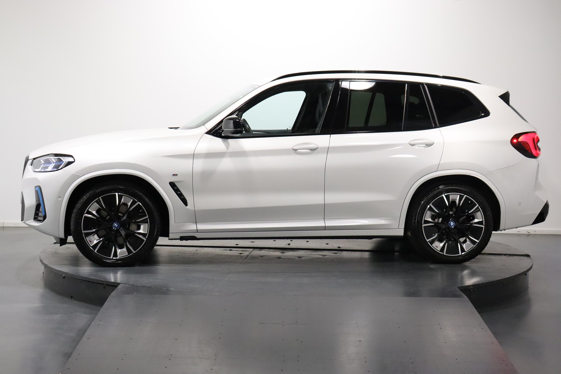 BMW iX3 E-Motor-image-6