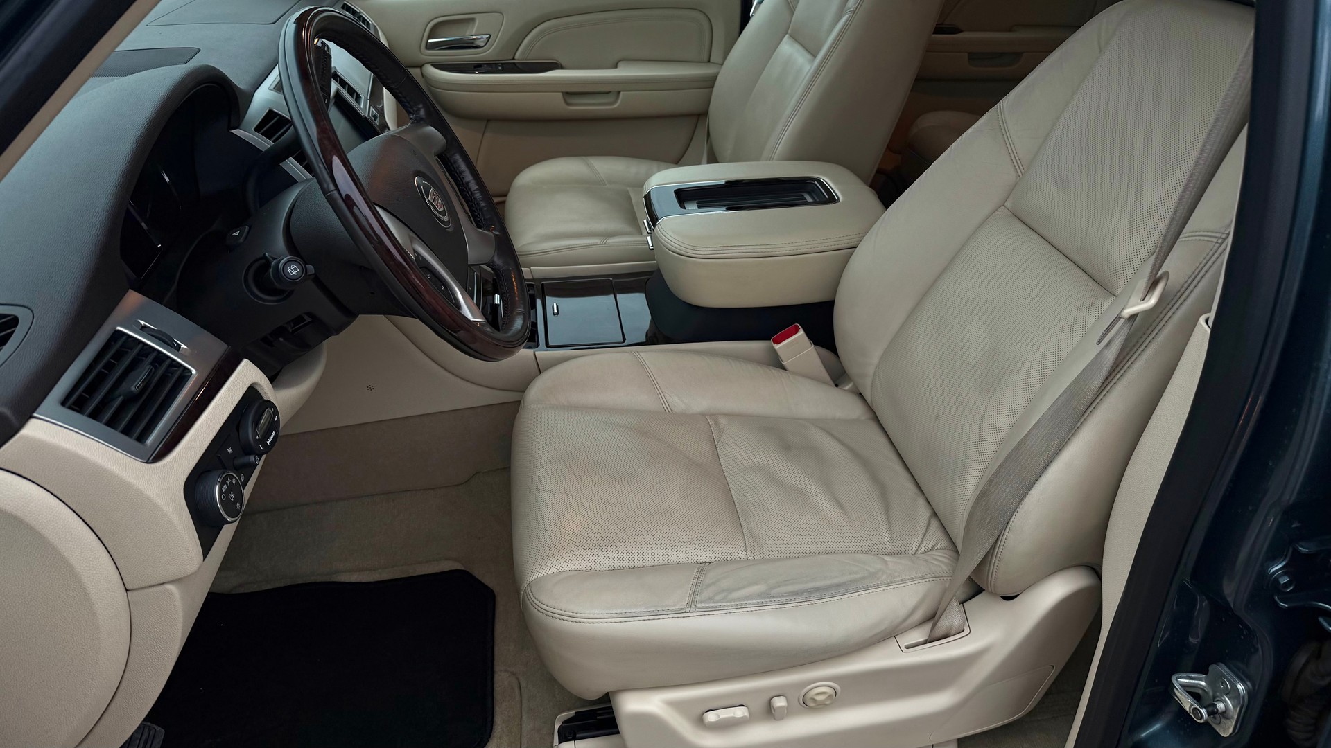 CADILLAC Escalade 6.2 Elegance-showroom-element-1