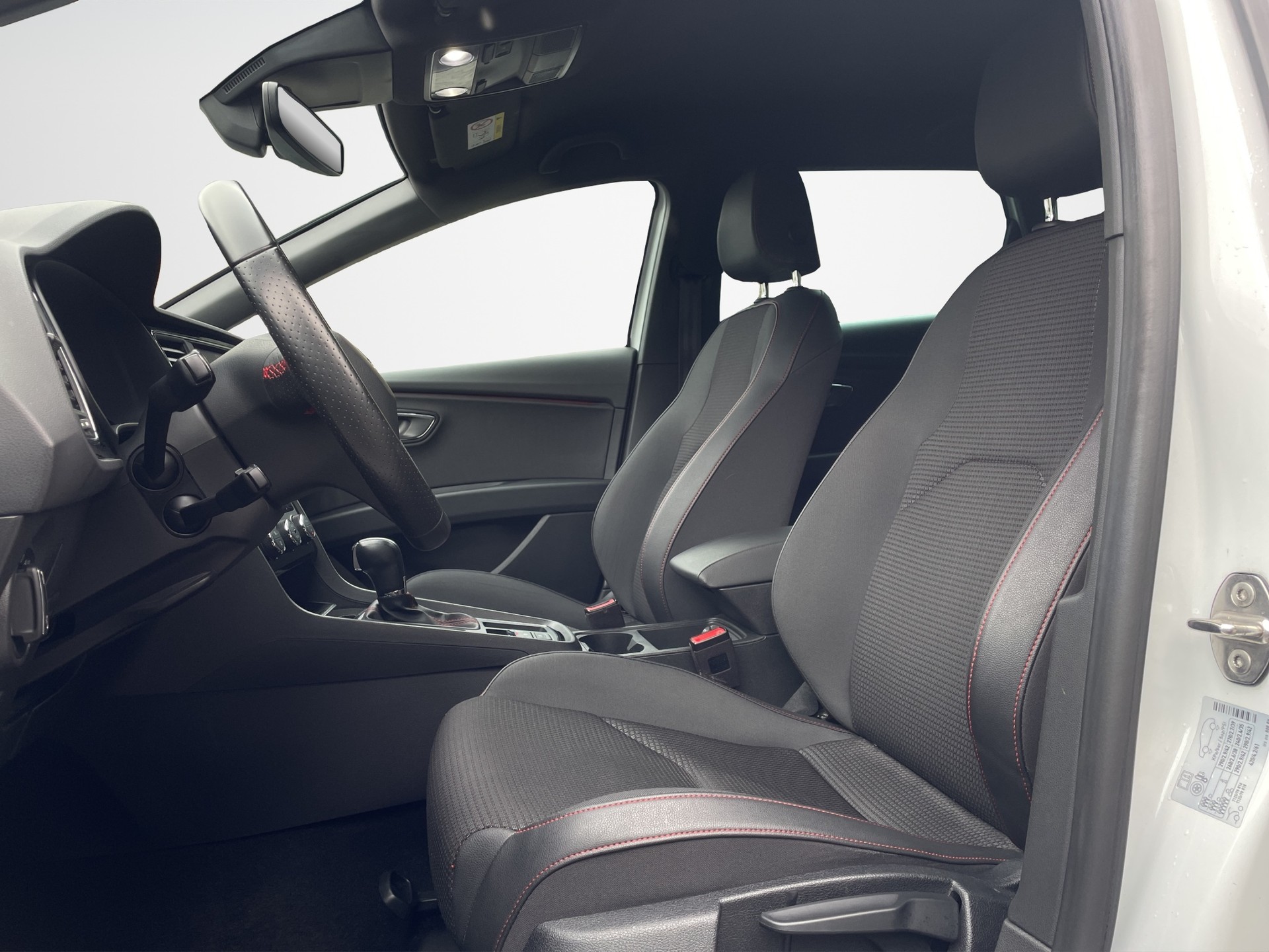 SEAT Leon ST 2.0 TSI SWISS FR DSG-image-8