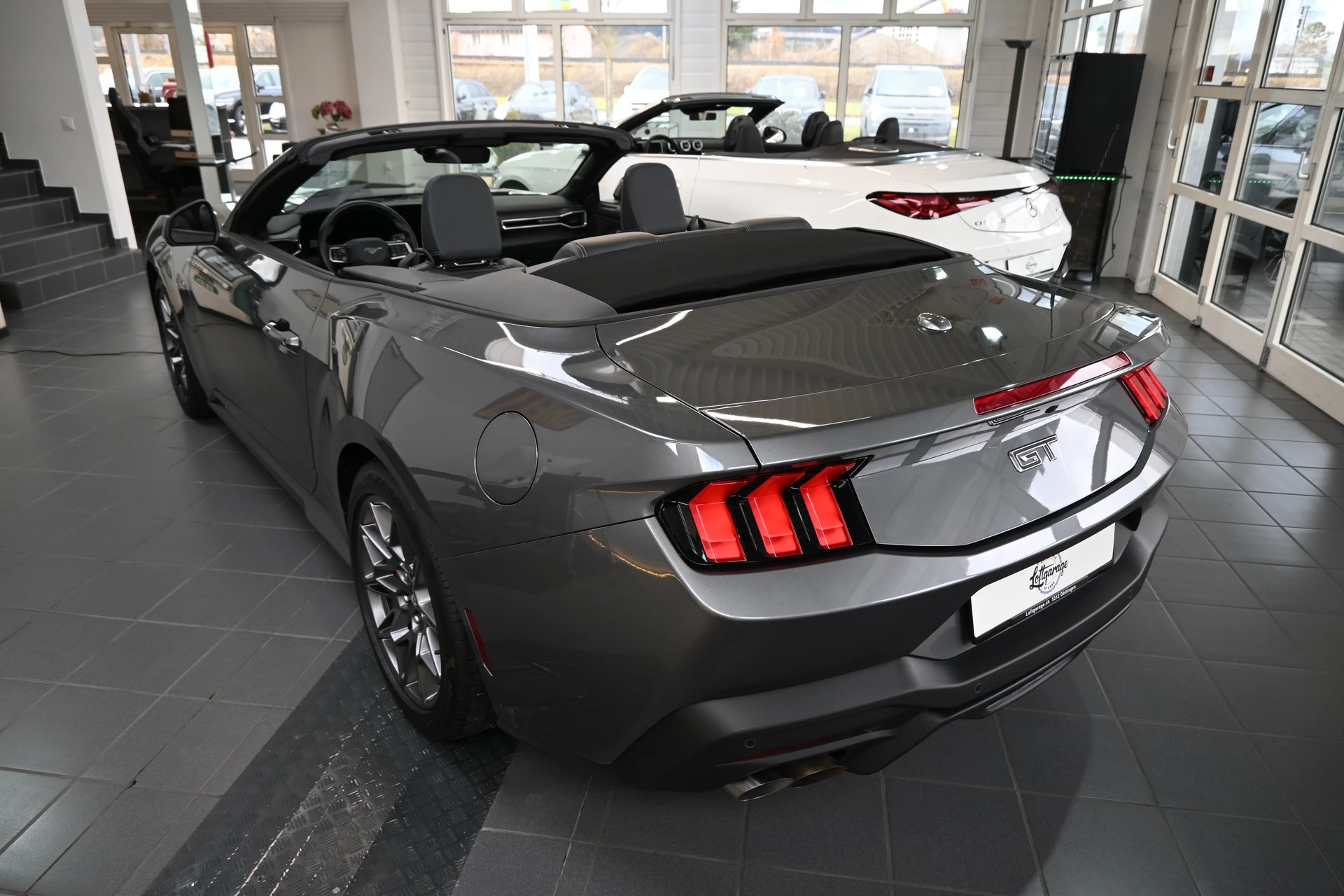 FORD Mustang Convertible 5.0 V8 GT Automat 466PS + Werksgarantie 03.2027-showroom-element-2