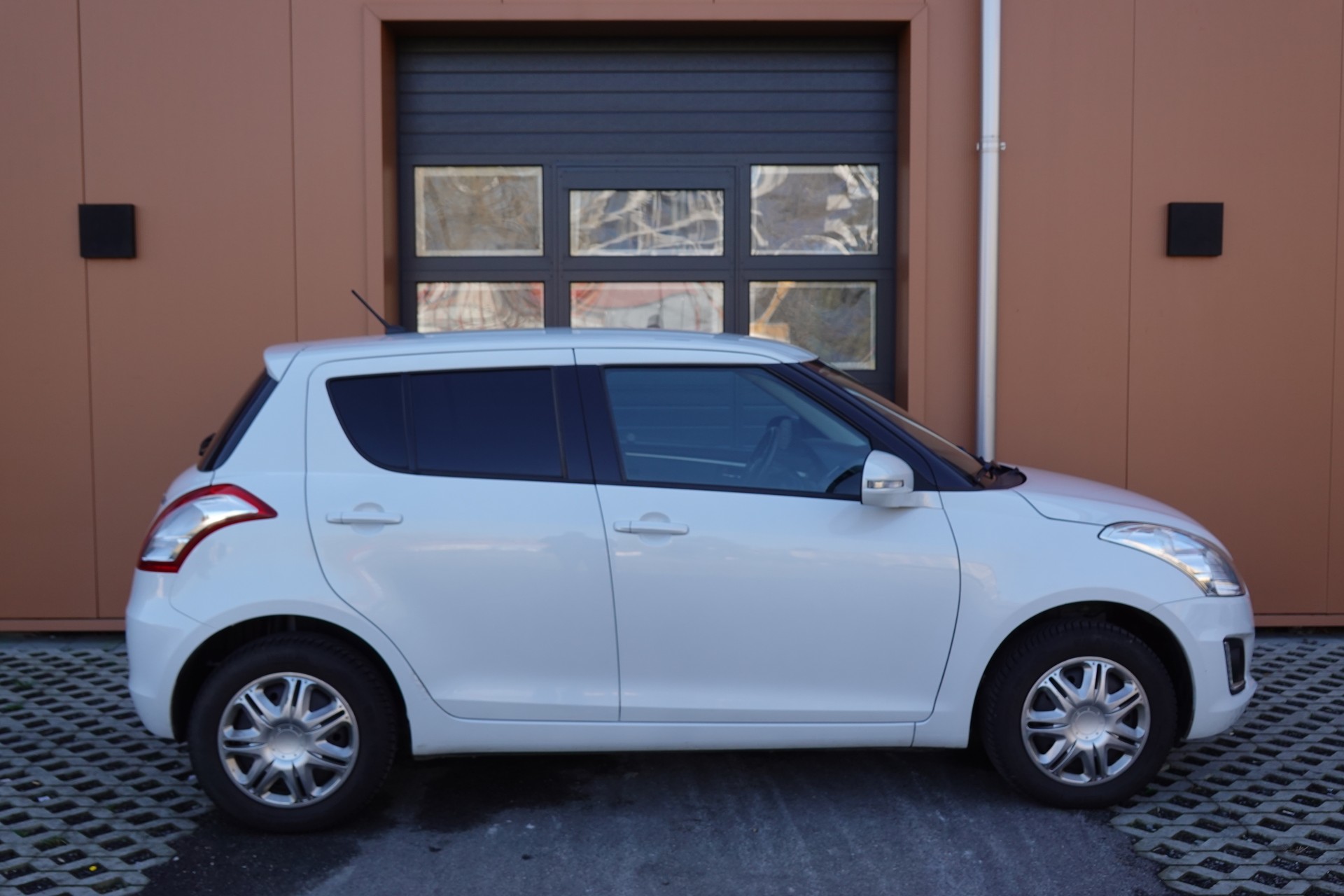 SUZUKI Swift 1.2i 16V GL 4x4-image-3