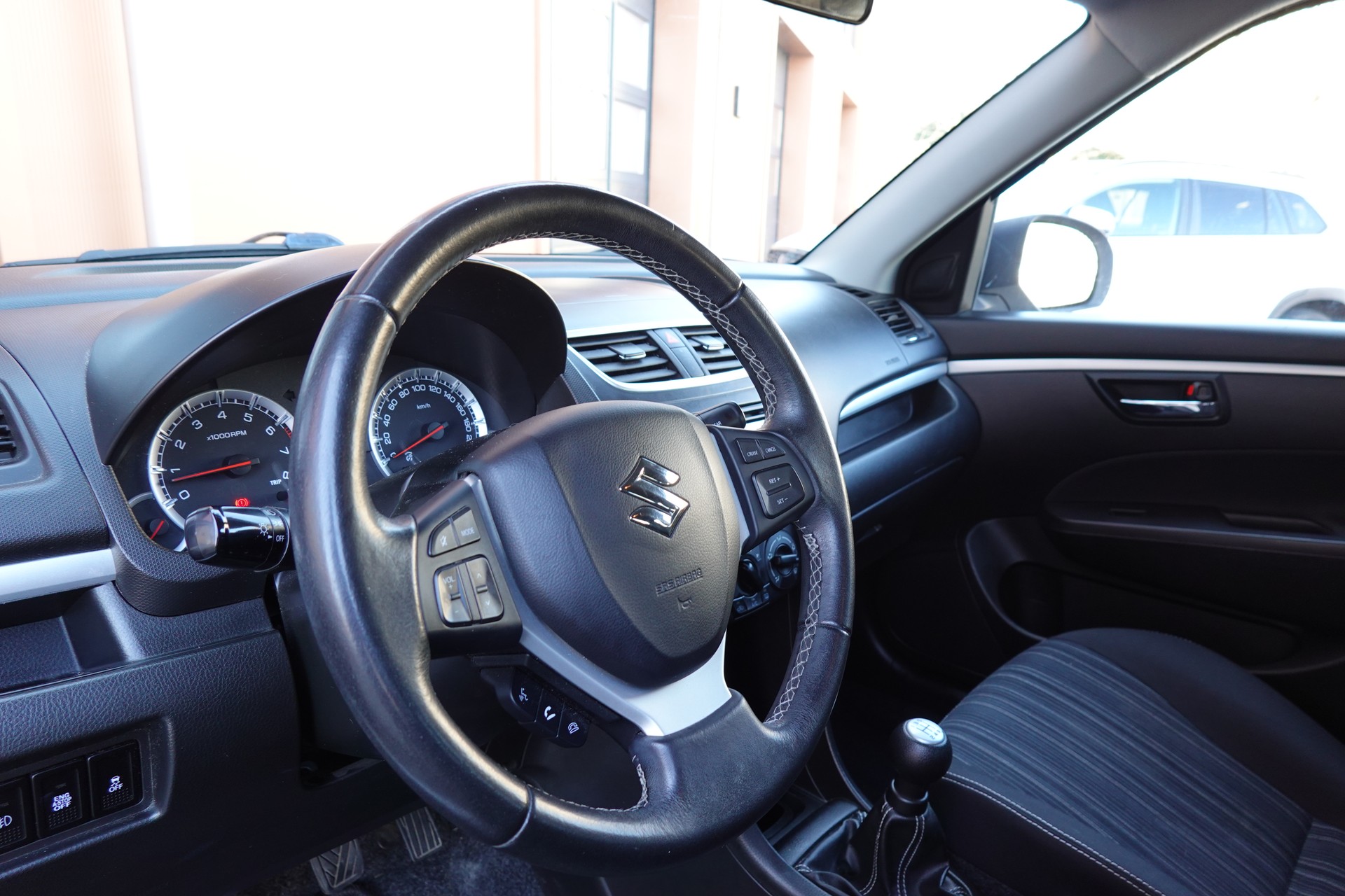 SUZUKI Swift 1.2i 16V GL 4x4-image-10