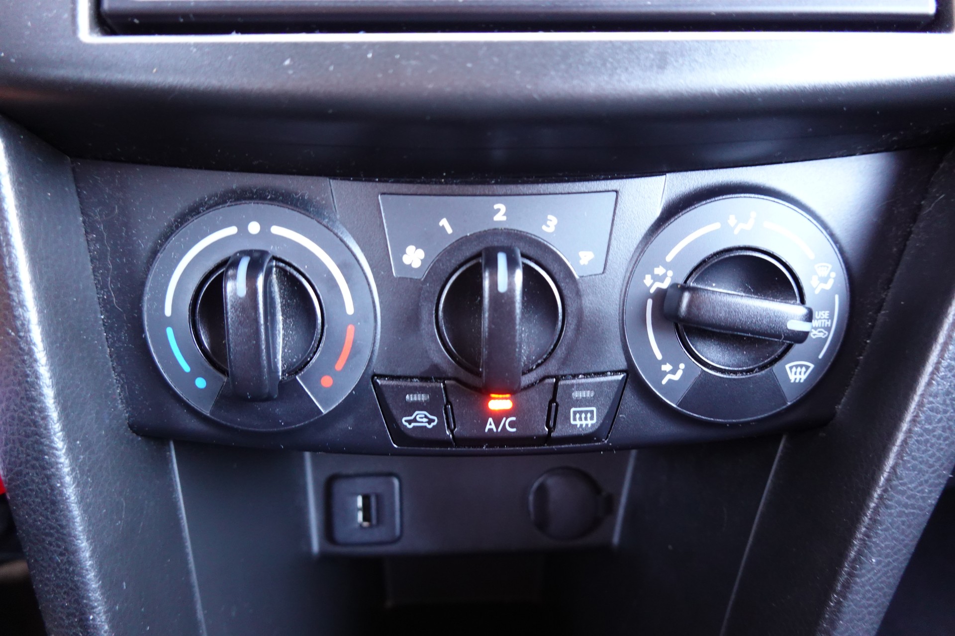 SUZUKI Swift 1.2i 16V GL 4x4-image-16