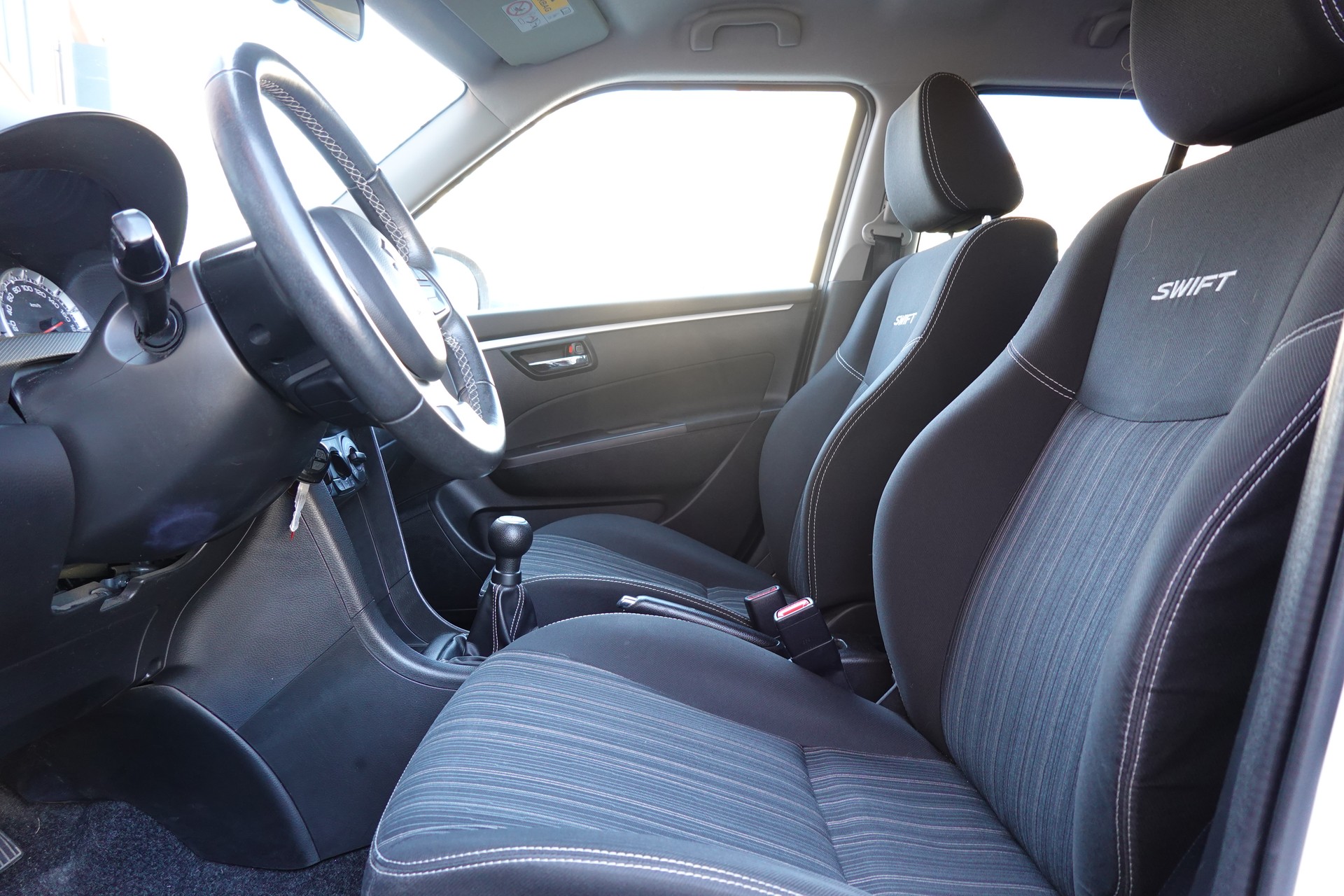 SUZUKI Swift 1.2i 16V GL 4x4-image-9