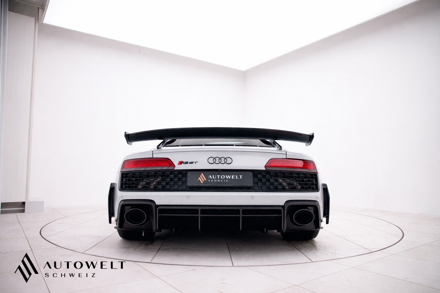 AUDI R8 Coupé GT RWD S-Tronic-image-2