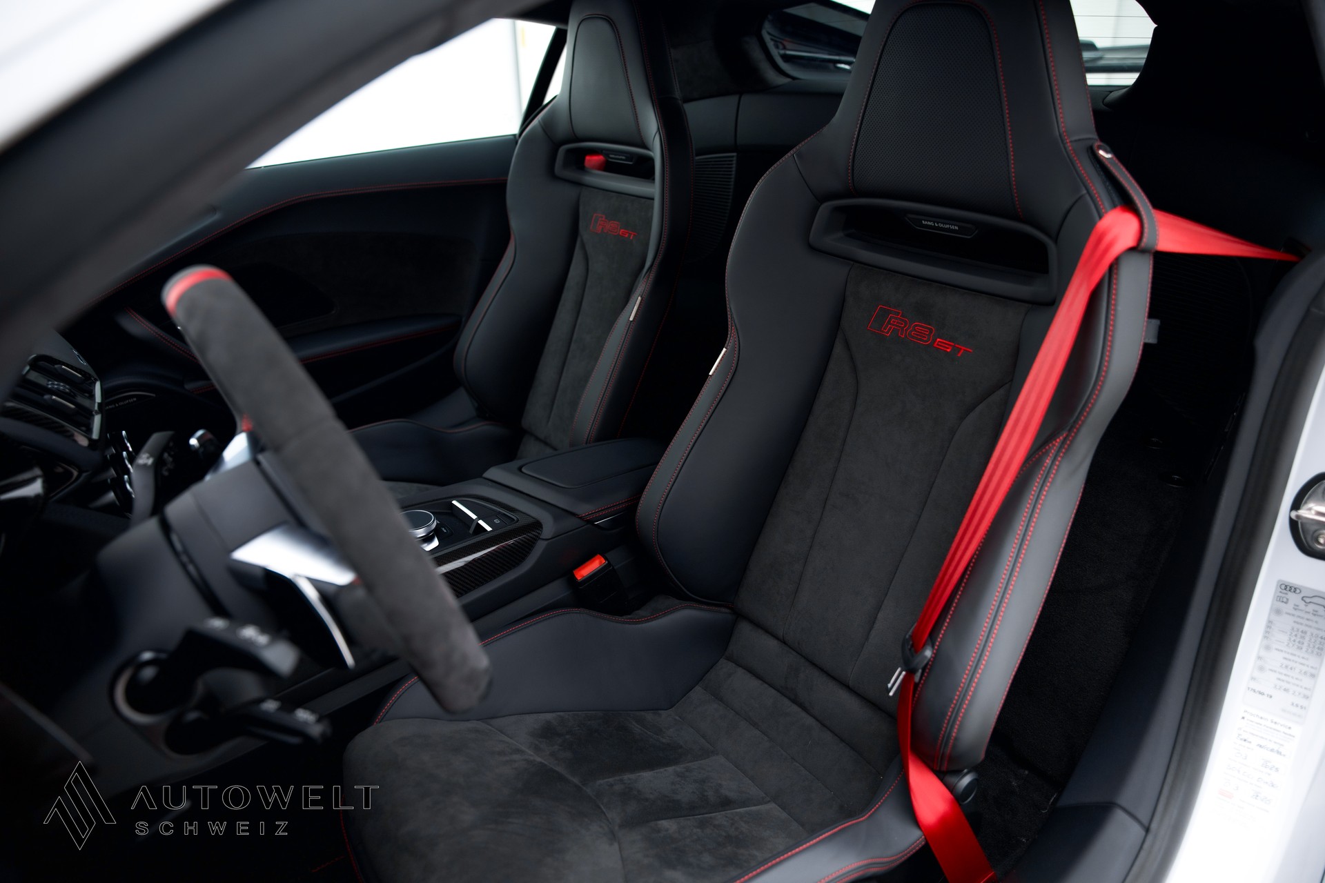 AUDI R8 Coupé GT RWD S-Tronic-image-4