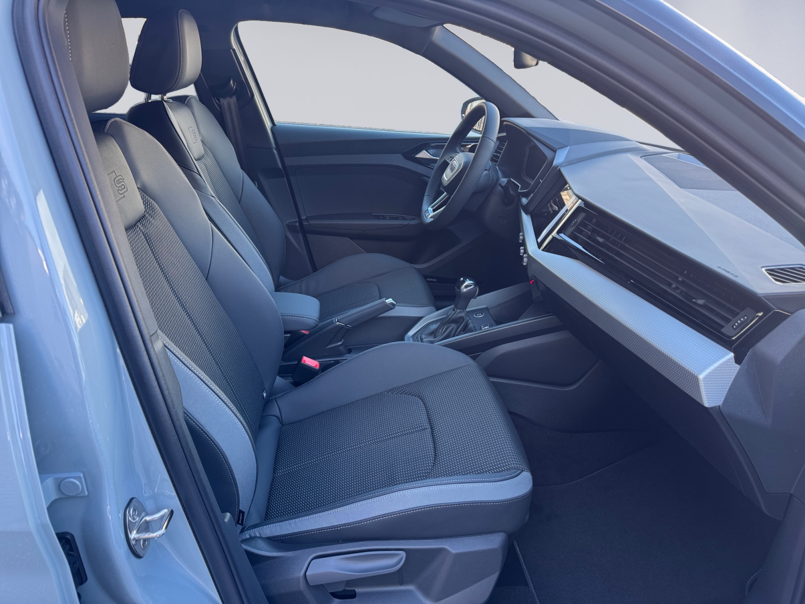 AUDI A1 Sportback 30 TFSI S Line Attraction S-tronic-image-14