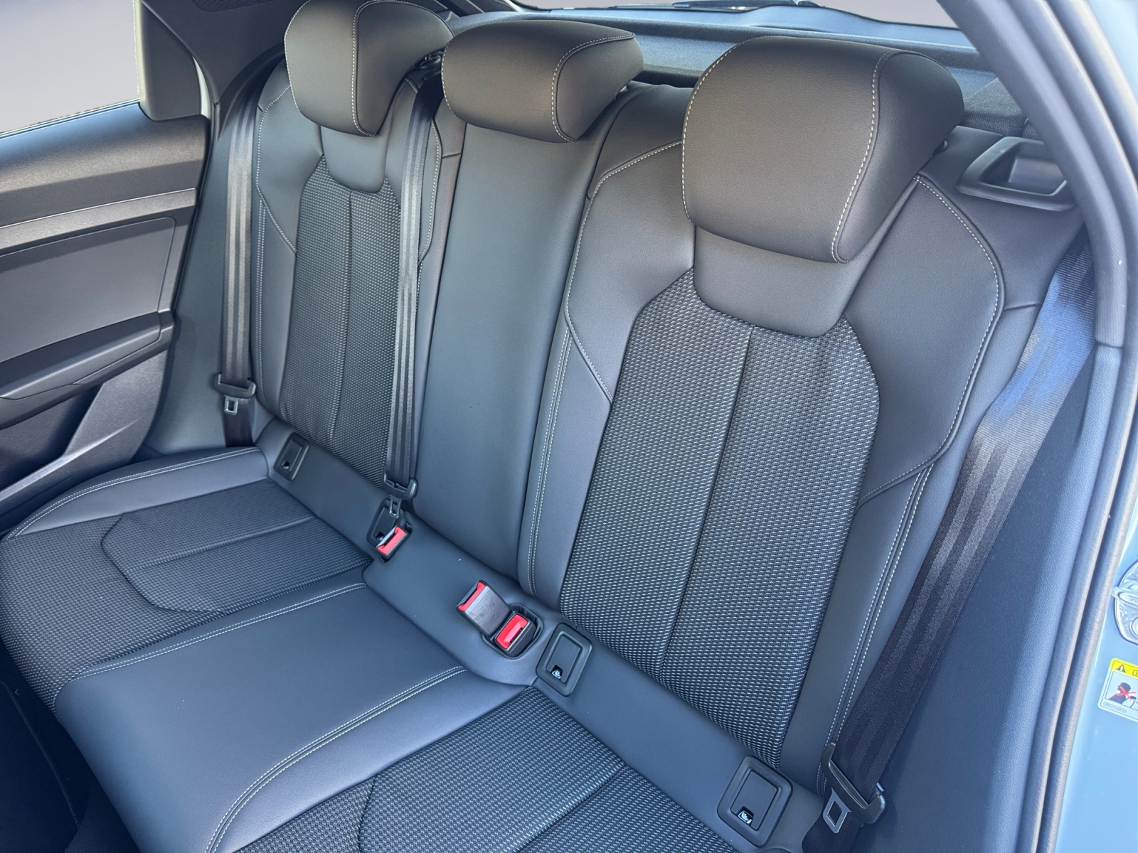AUDI A1 Sportback 30 TFSI S Line Attraction S-tronic-image-12