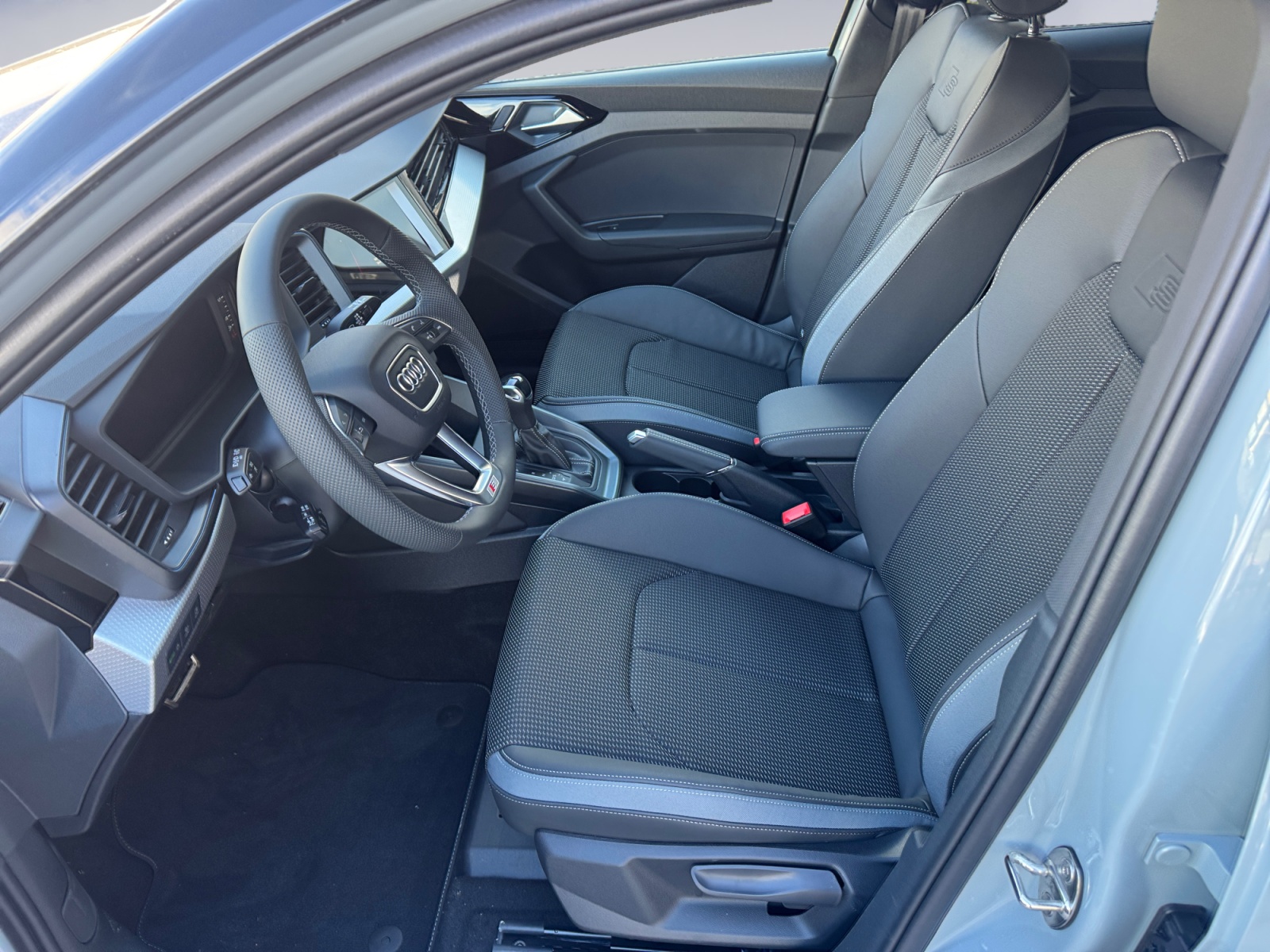 AUDI A1 Sportback 30 TFSI S Line Attraction S-tronic-image-8