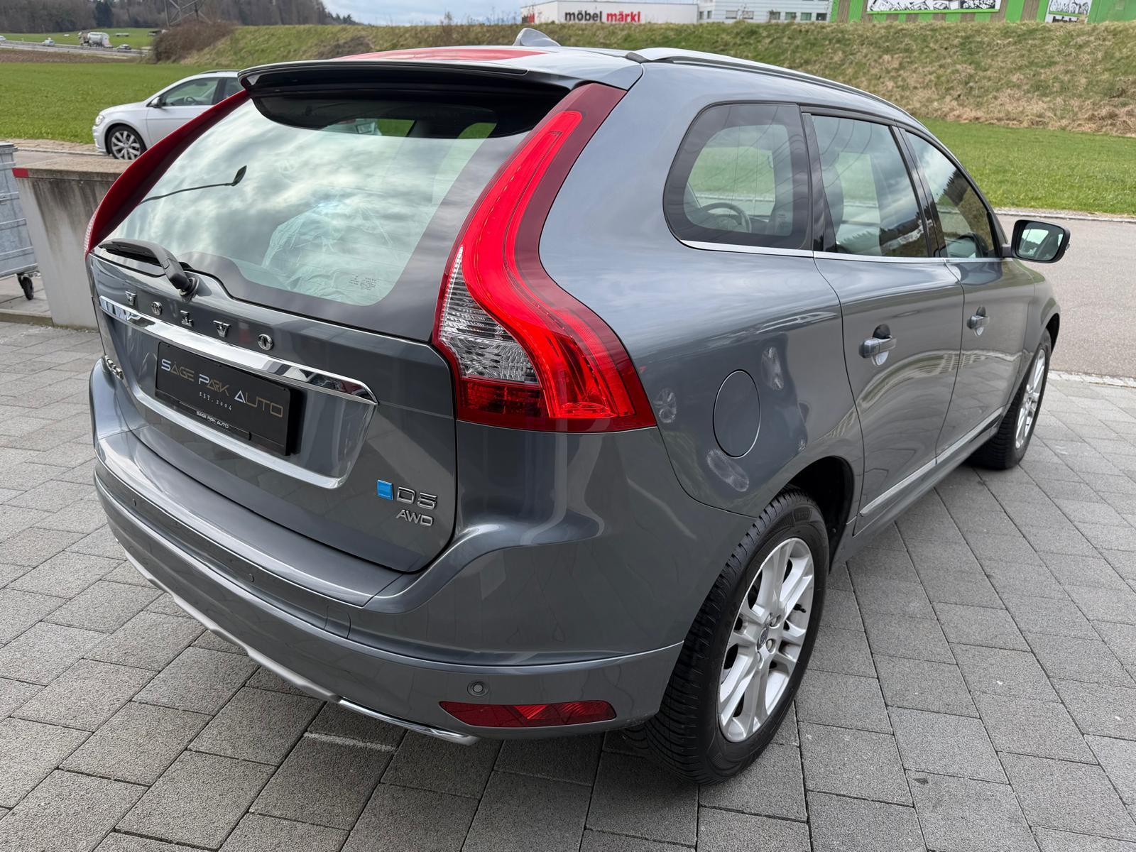VOLVO XC60 2.4 D5 Summum AWD S/S-image-6