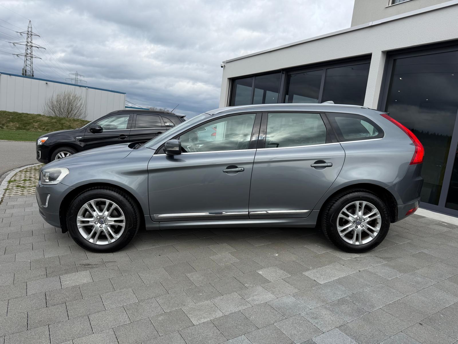 VOLVO XC60 2.4 D5 Summum AWD S/S-image-22