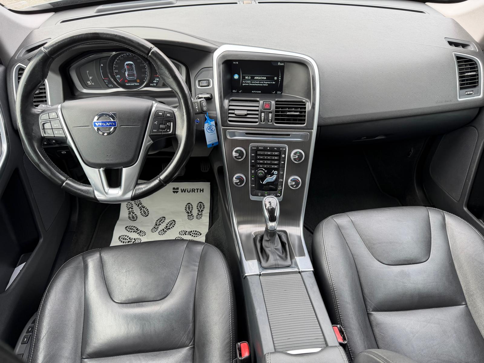 VOLVO XC60 2.4 D5 Summum AWD S/S-image-9