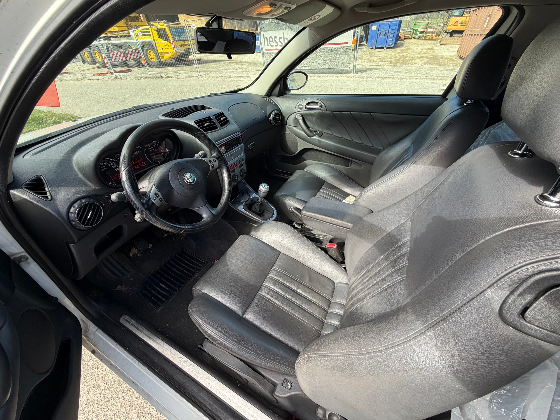 ALFA ROMEO 147 1.6 TS 16V Distinctive-image-4