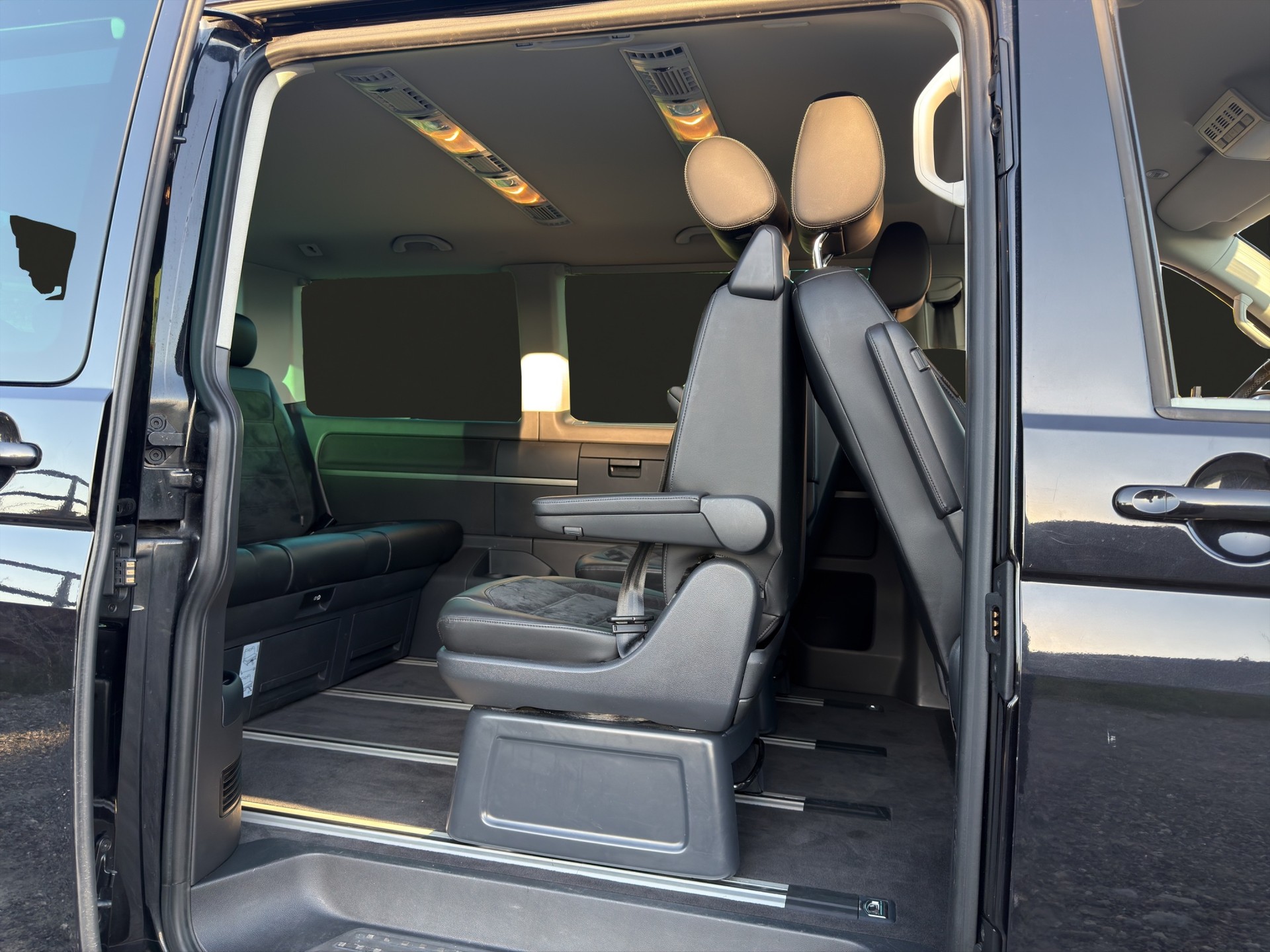 VW T6 Multivan 2.0 Bi-TDI Family Gen. Six 4Motion DSG-image-9