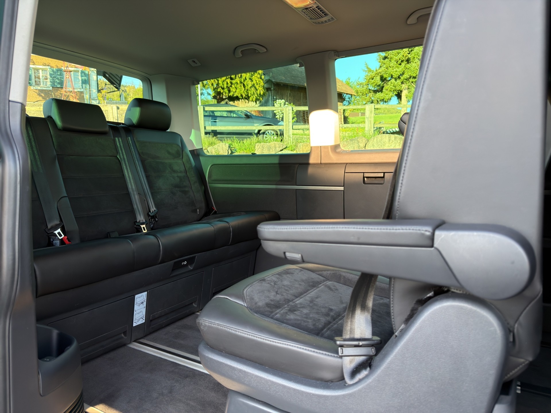 VW T6 Multivan 2.0 Bi-TDI Family Gen. Six 4Motion DSG-image-8