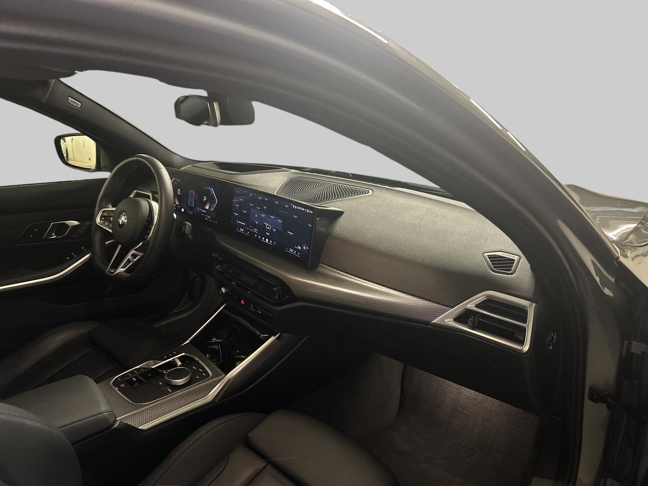 BMW 320d xDrive Touring M Sport-image-18