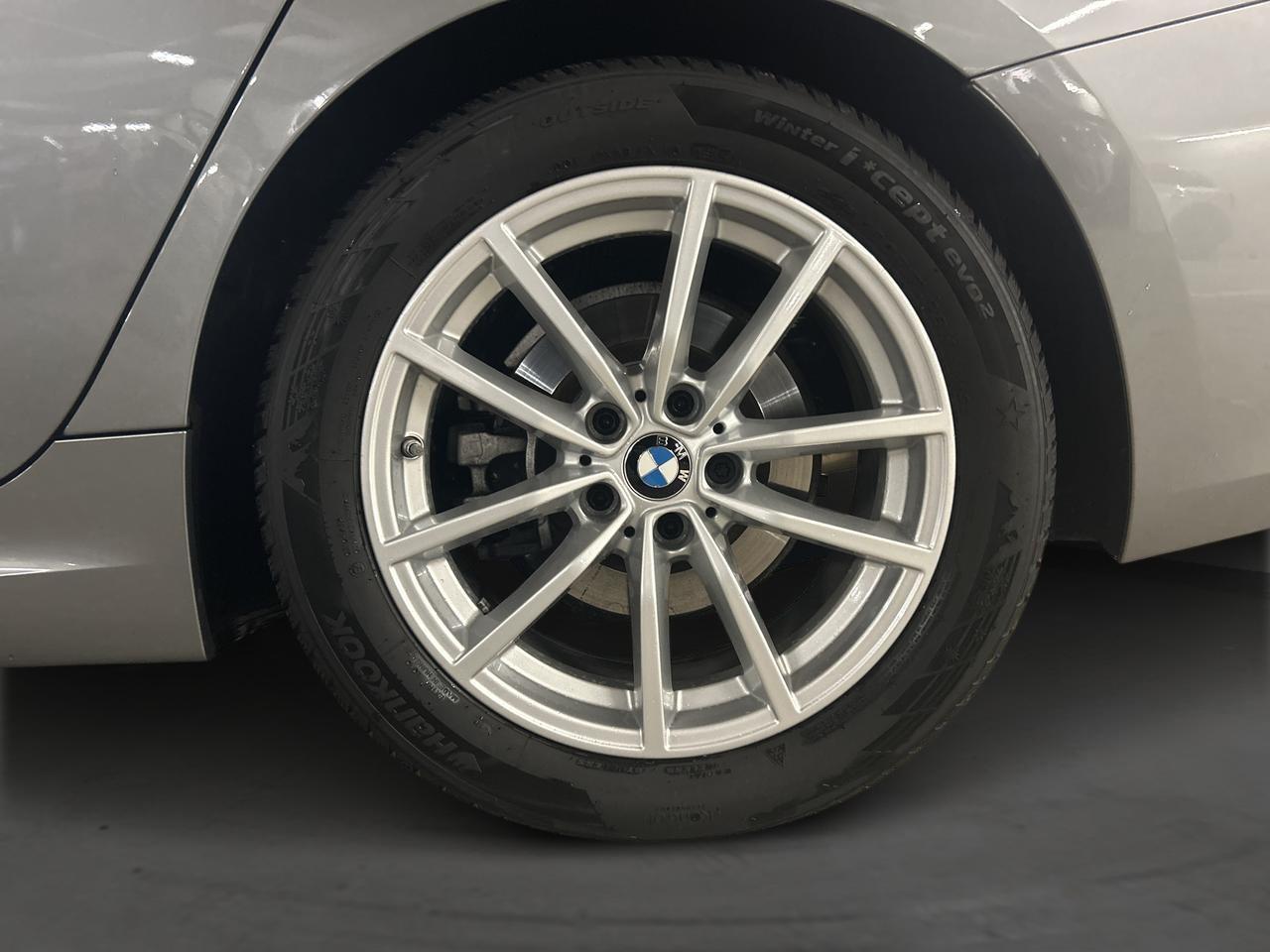 BMW 320d xDrive Touring M Sport-image-7