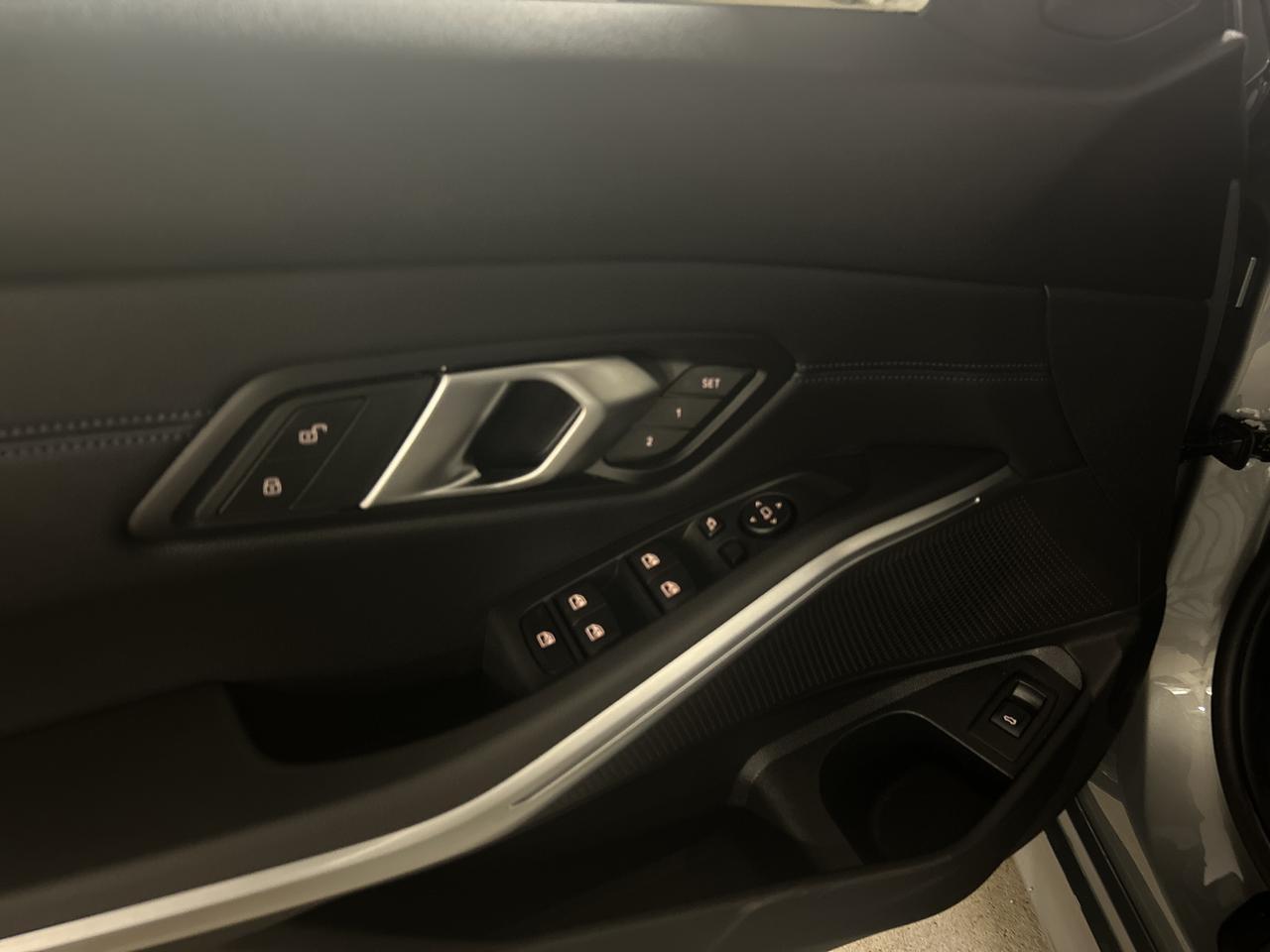 BMW 320d xDrive Touring M Sport-image-9