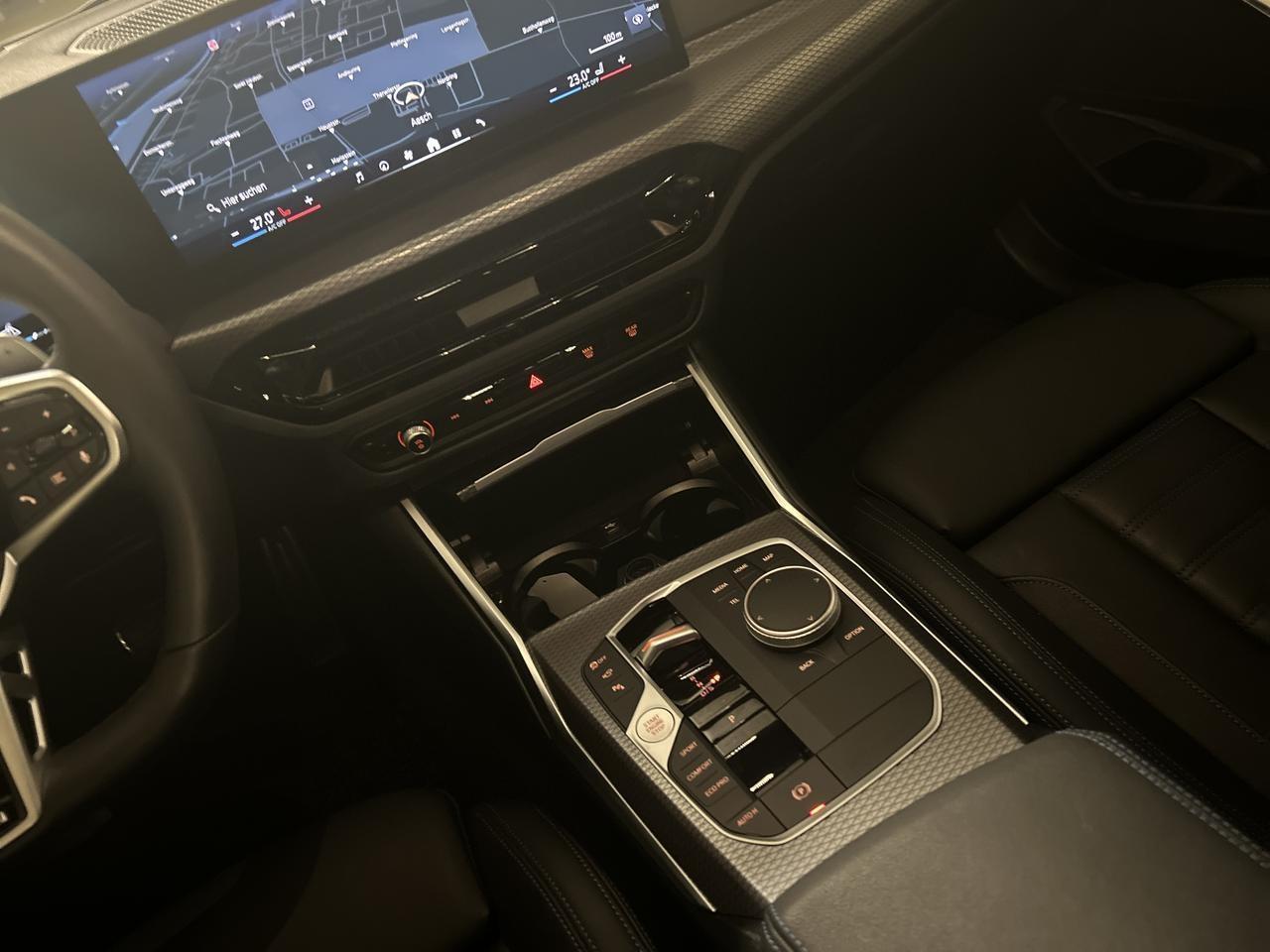 BMW 320d xDrive Touring M Sport-image-17