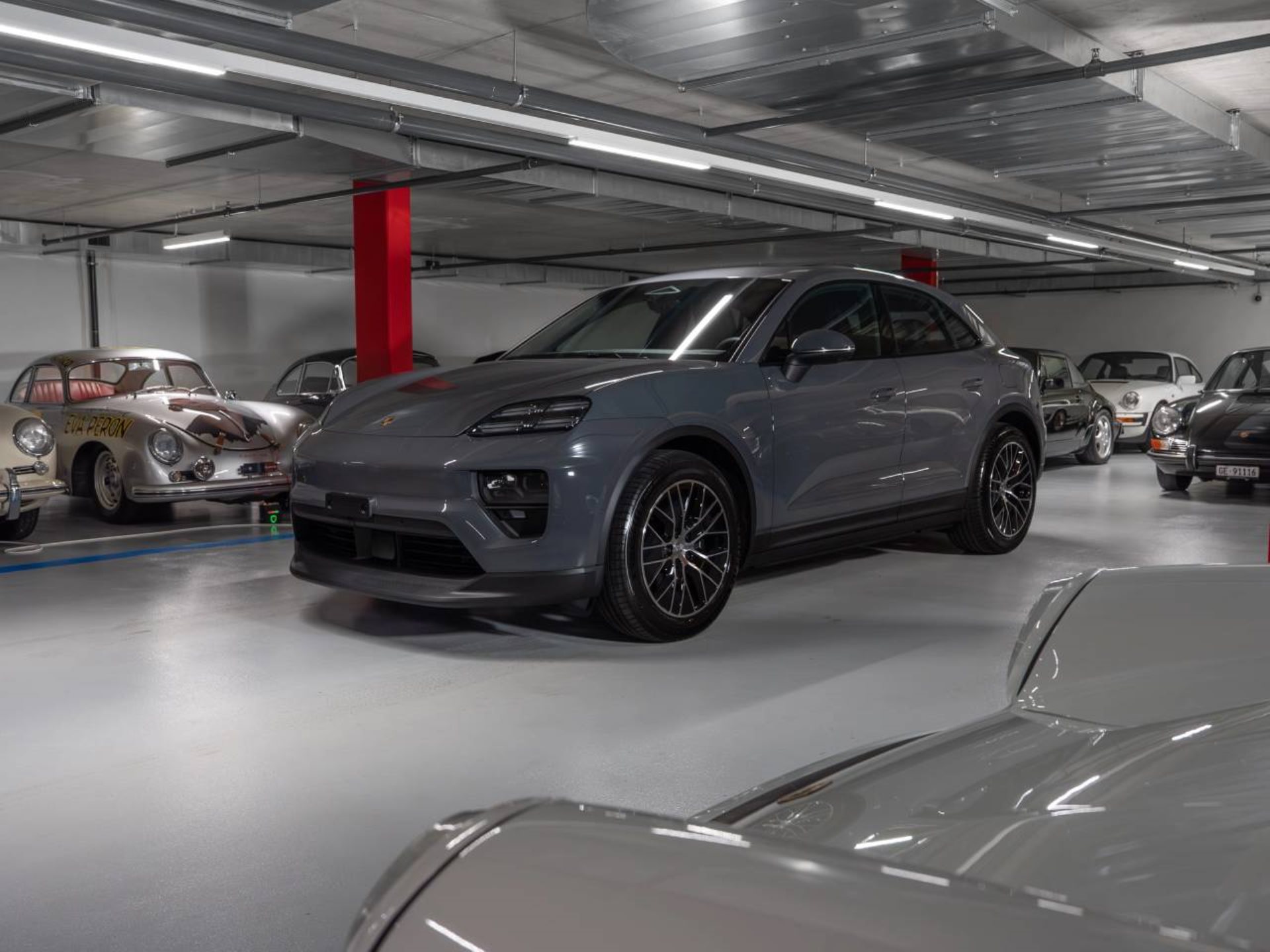 PORSCHE Macan 4-image-0
