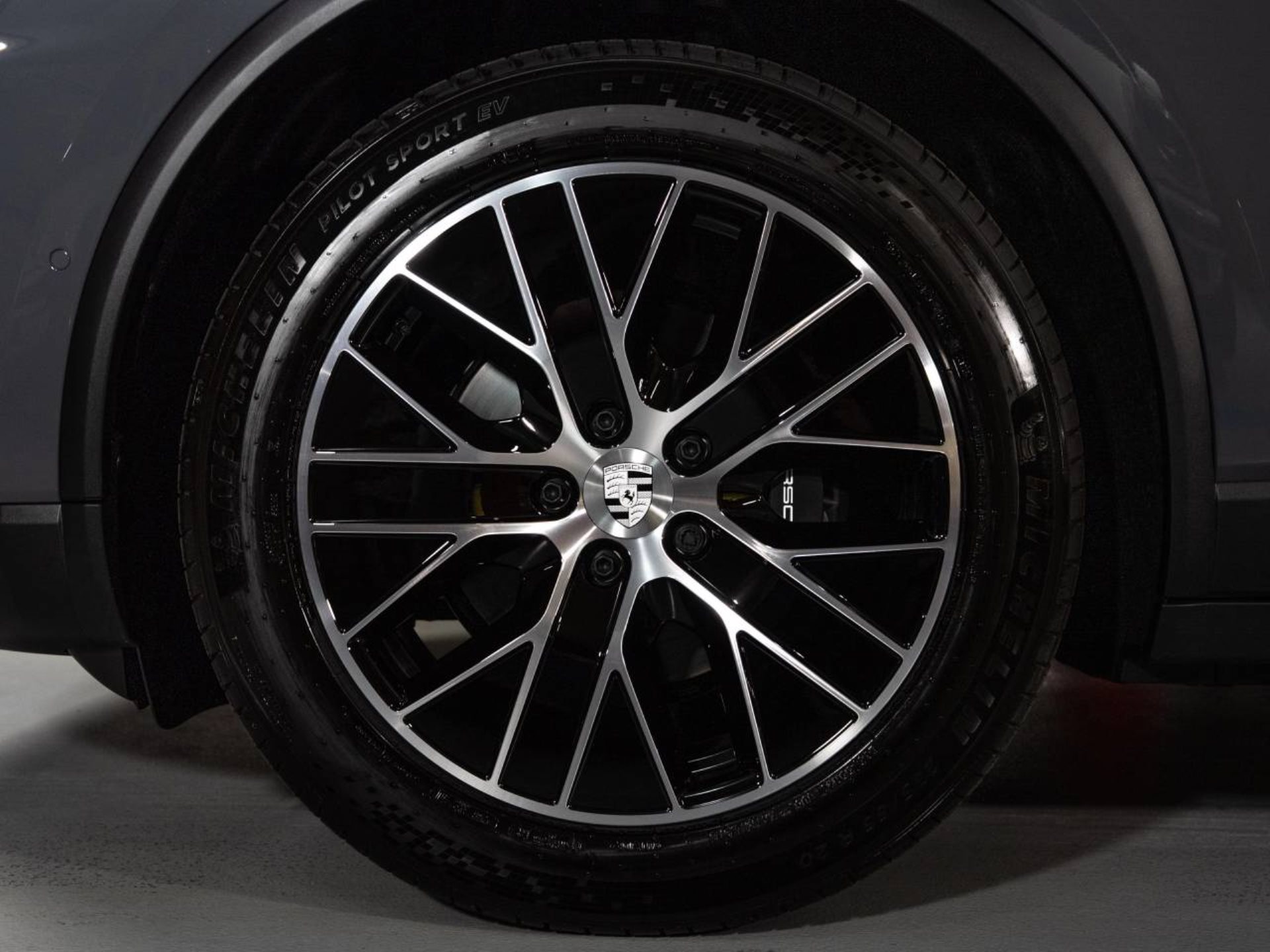 PORSCHE Macan 4-image-18