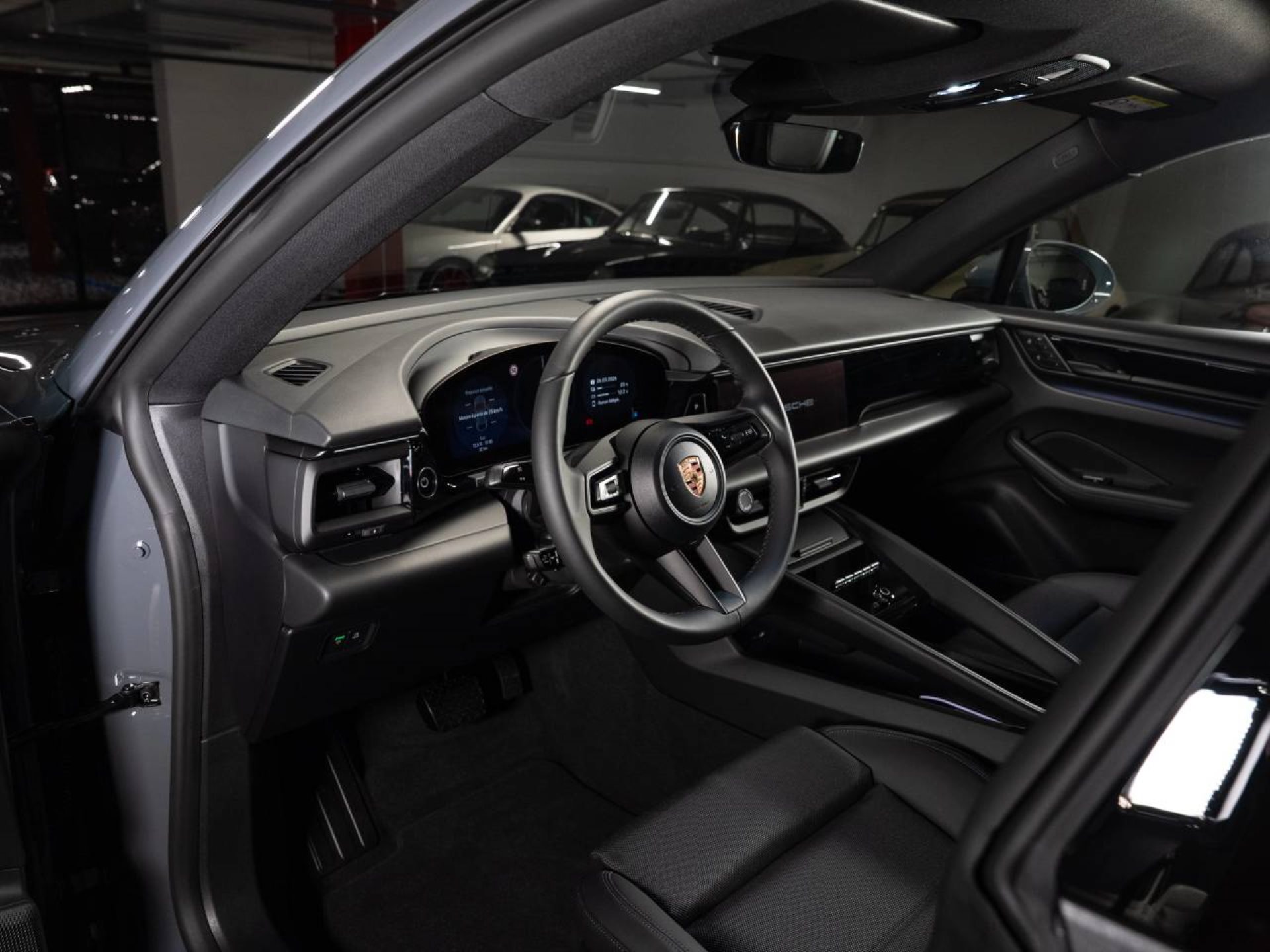 PORSCHE Macan 4-image-3