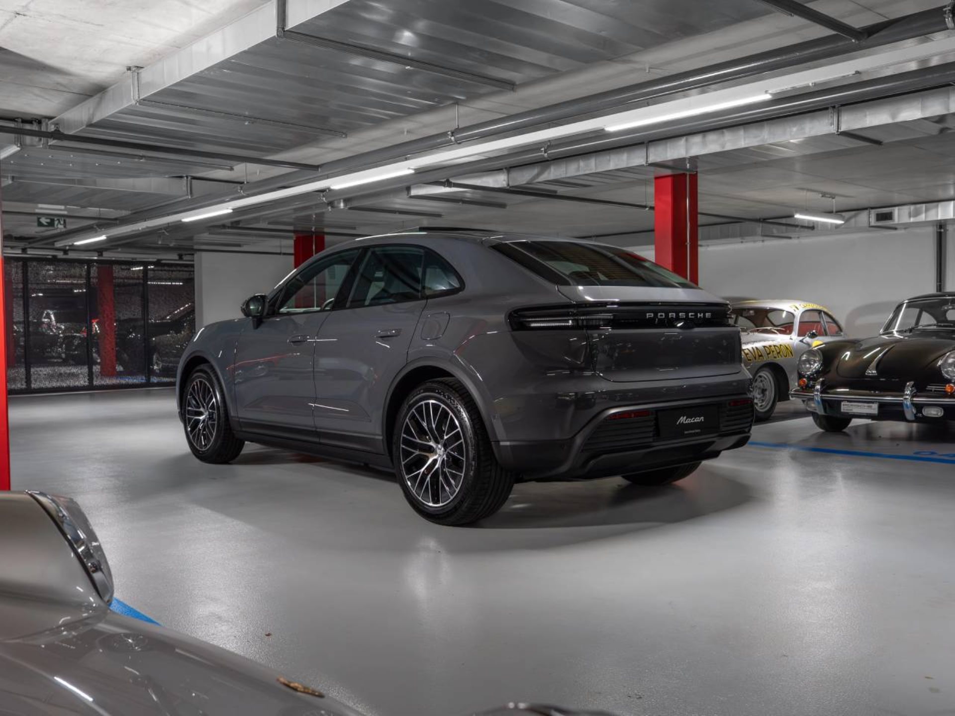 PORSCHE Macan 4-image-2