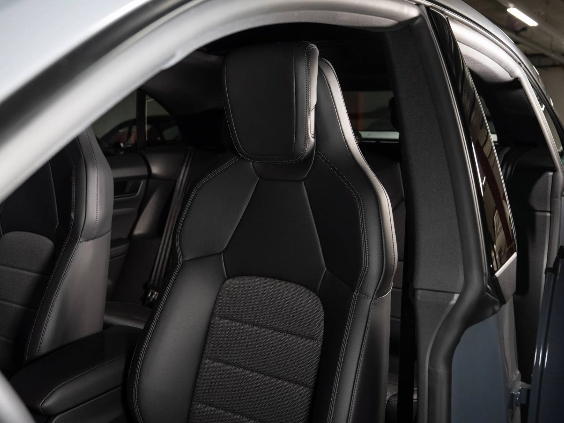 PORSCHE Macan 4-image-14