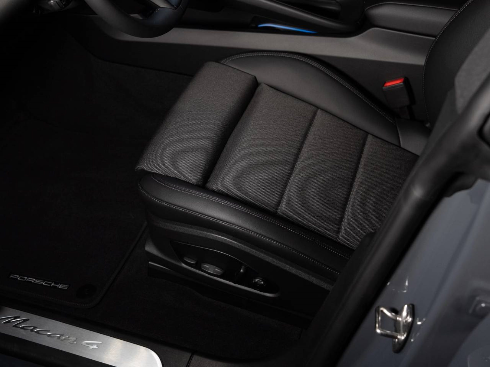 PORSCHE Macan 4-image-15