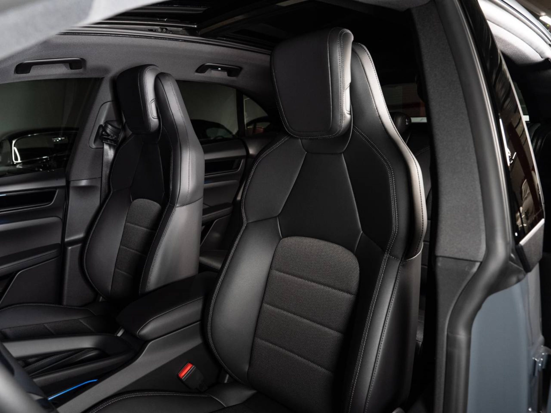 PORSCHE Macan 4-image-4