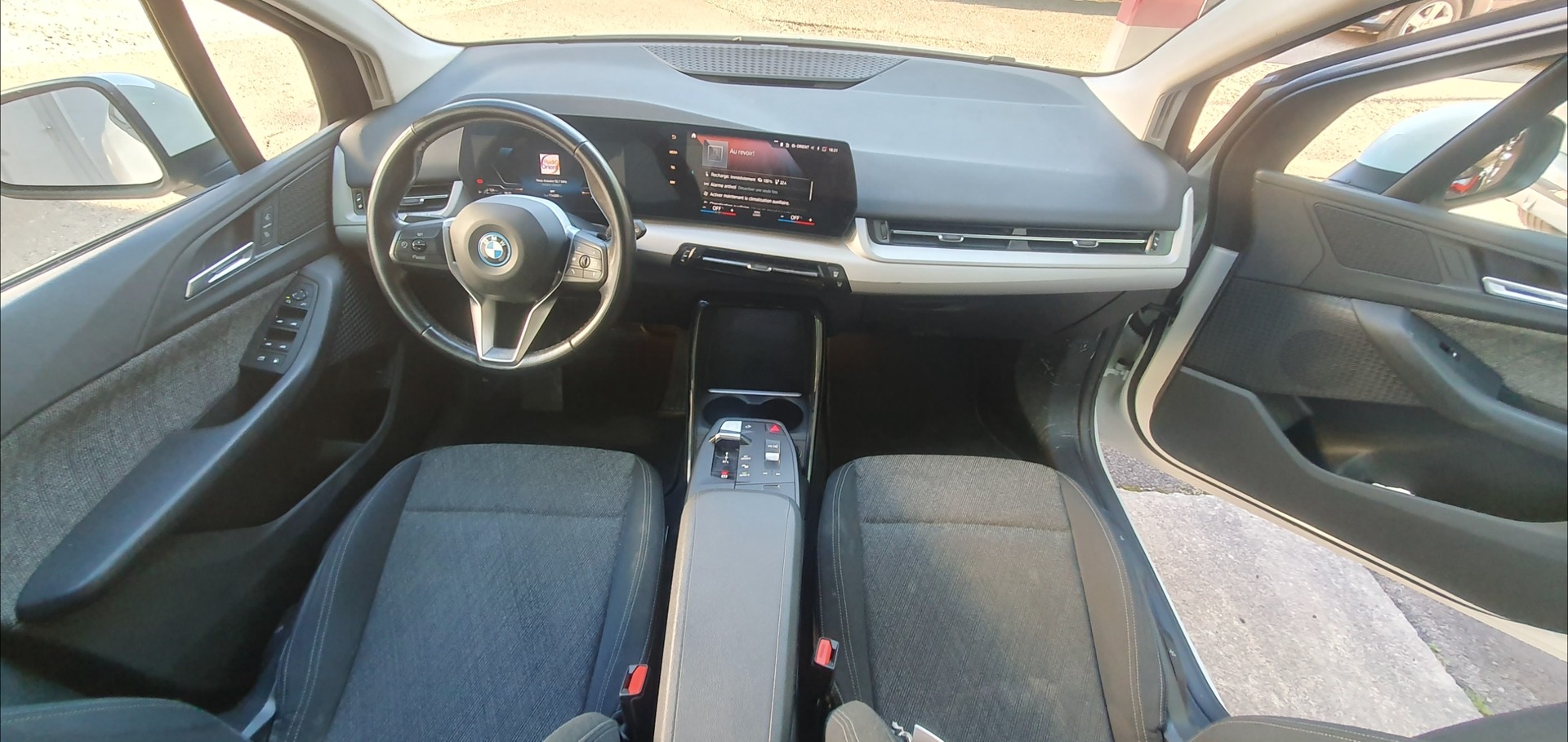 BMW 225e xDrive Active Tourer-image-10